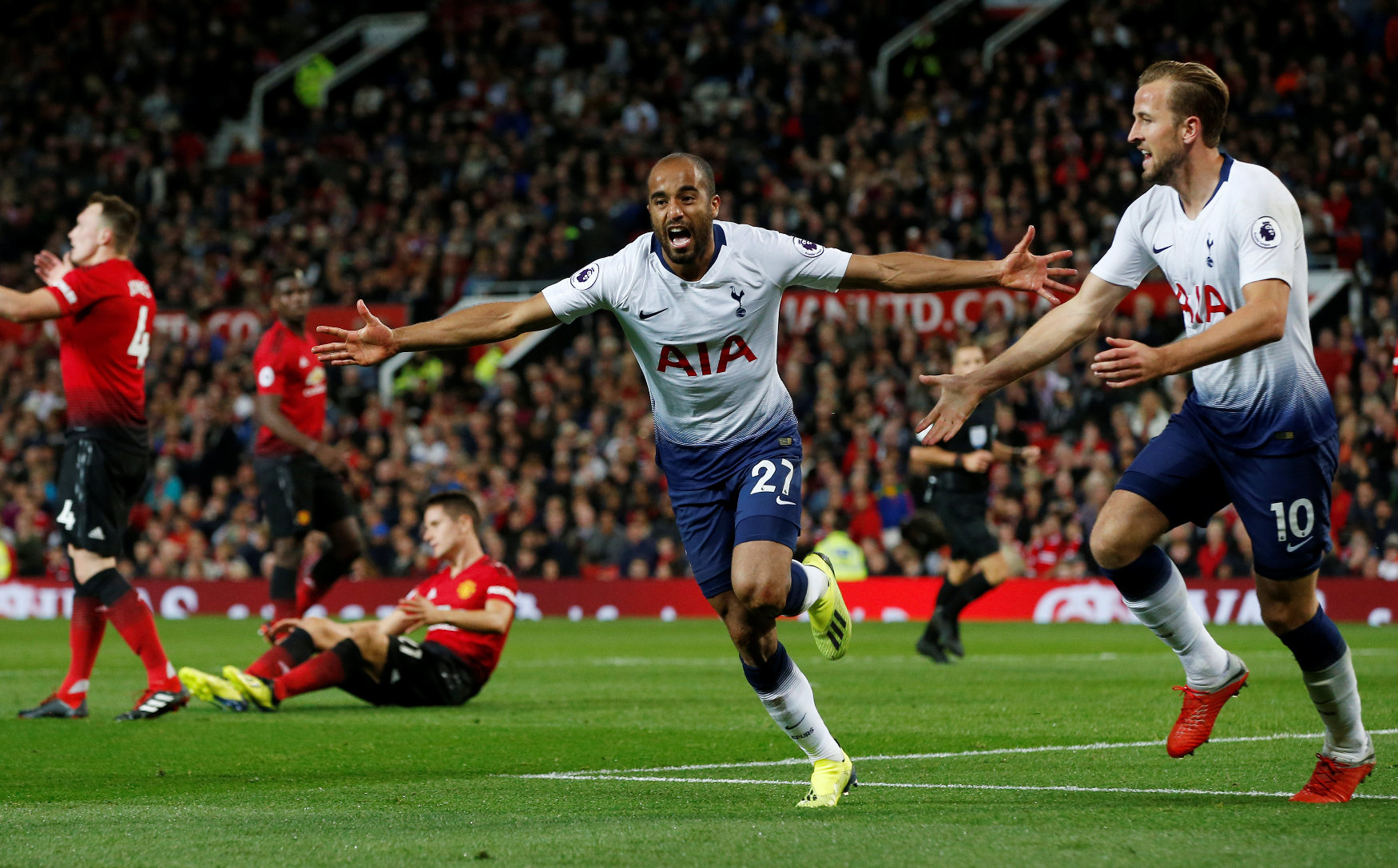 2018-08-27T202335Z_1186884511_RC12A1D355B0_RTRMADP_3_SOCCER-ENGLAND-MUN-TOT