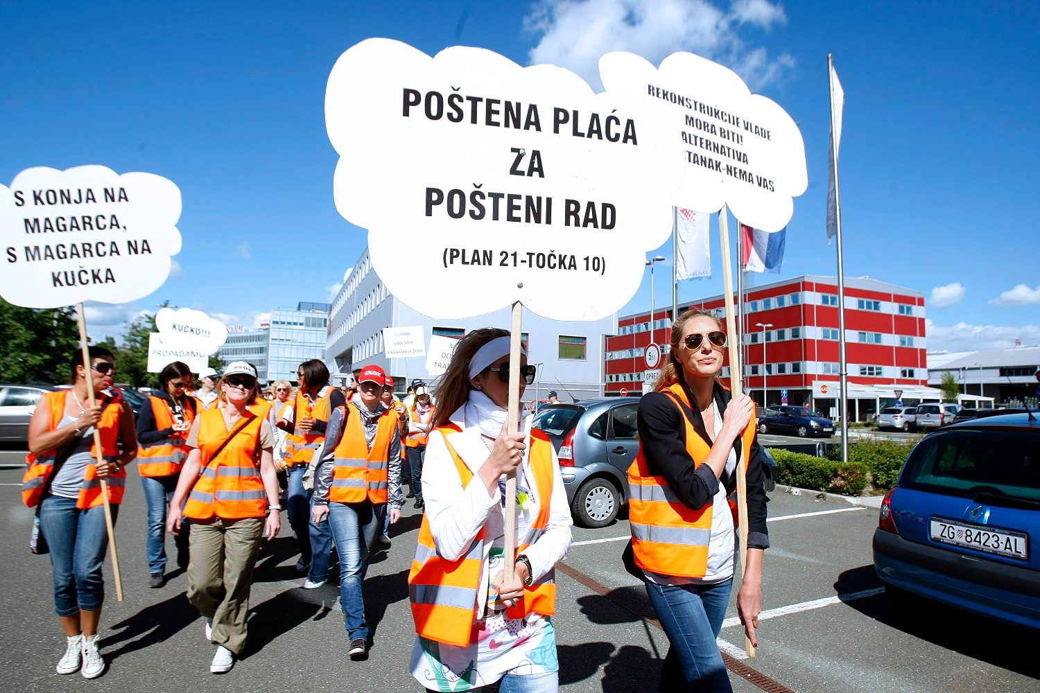 Štrajk pilota i kabinskog osoblja ispred Uprave 2013. godine