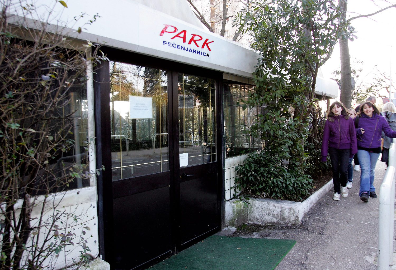 Fadilina pečenjarnica Park, arhivska fotografija