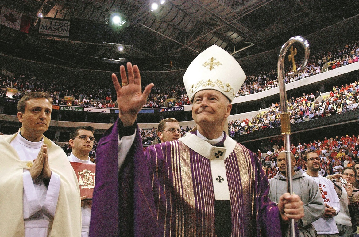 Kardinal Theodore McCarrick, kojeg su sjemeništarci zvali Ujak Teo, odvodio je dječake u svoju kuću na moru, u New Jerseyju, gdje ih je silovao