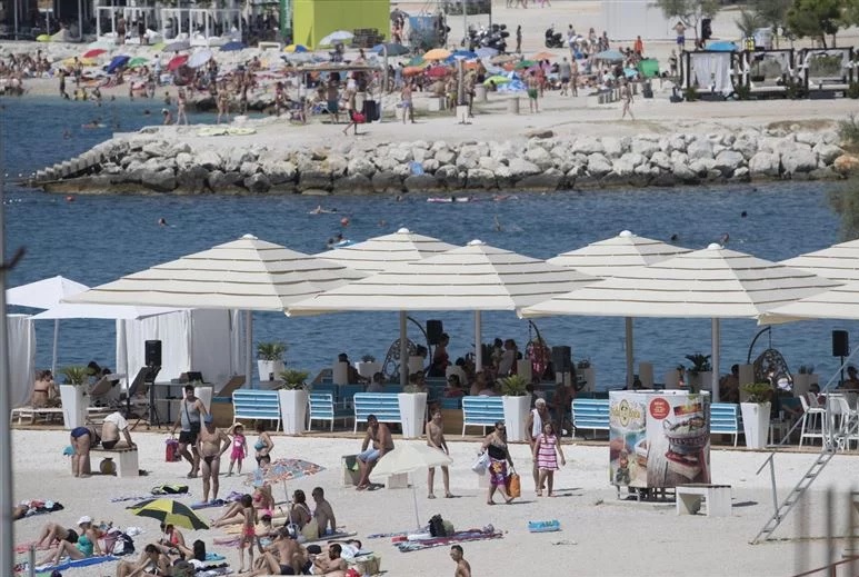Ilustracija - plaža na Žnjanu