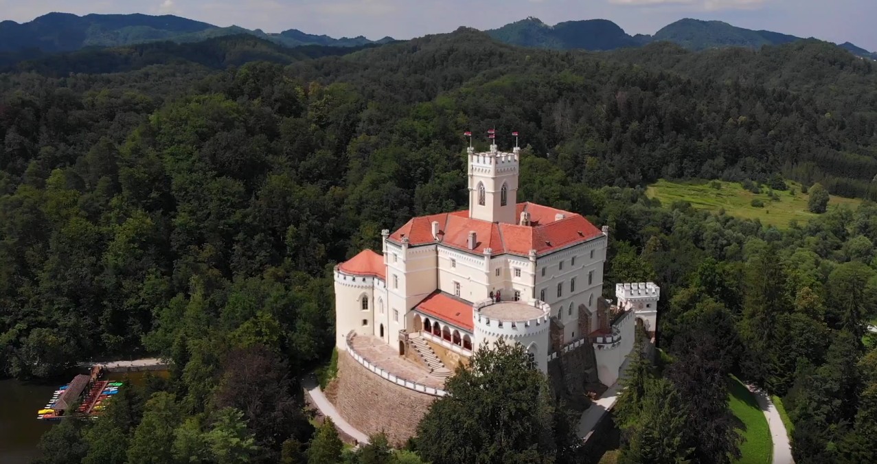 2018-08-06 13_22_20-Neprocjenjiva Hrvatska_ Dvorac Trakošćan snimljen dronom - YouTube
