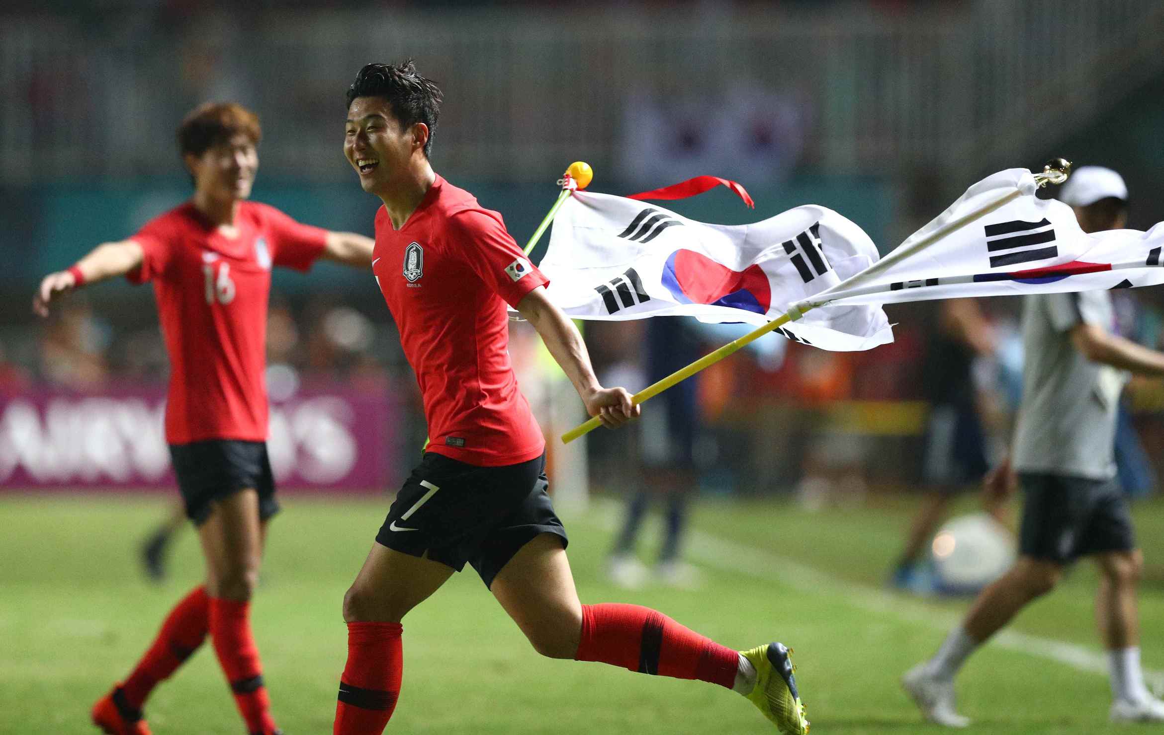 2018-09-01T150312Z_1094788206_HP1EE9115TBQ3_RTRMADP_3_GAMES-ASIA-SOCCER