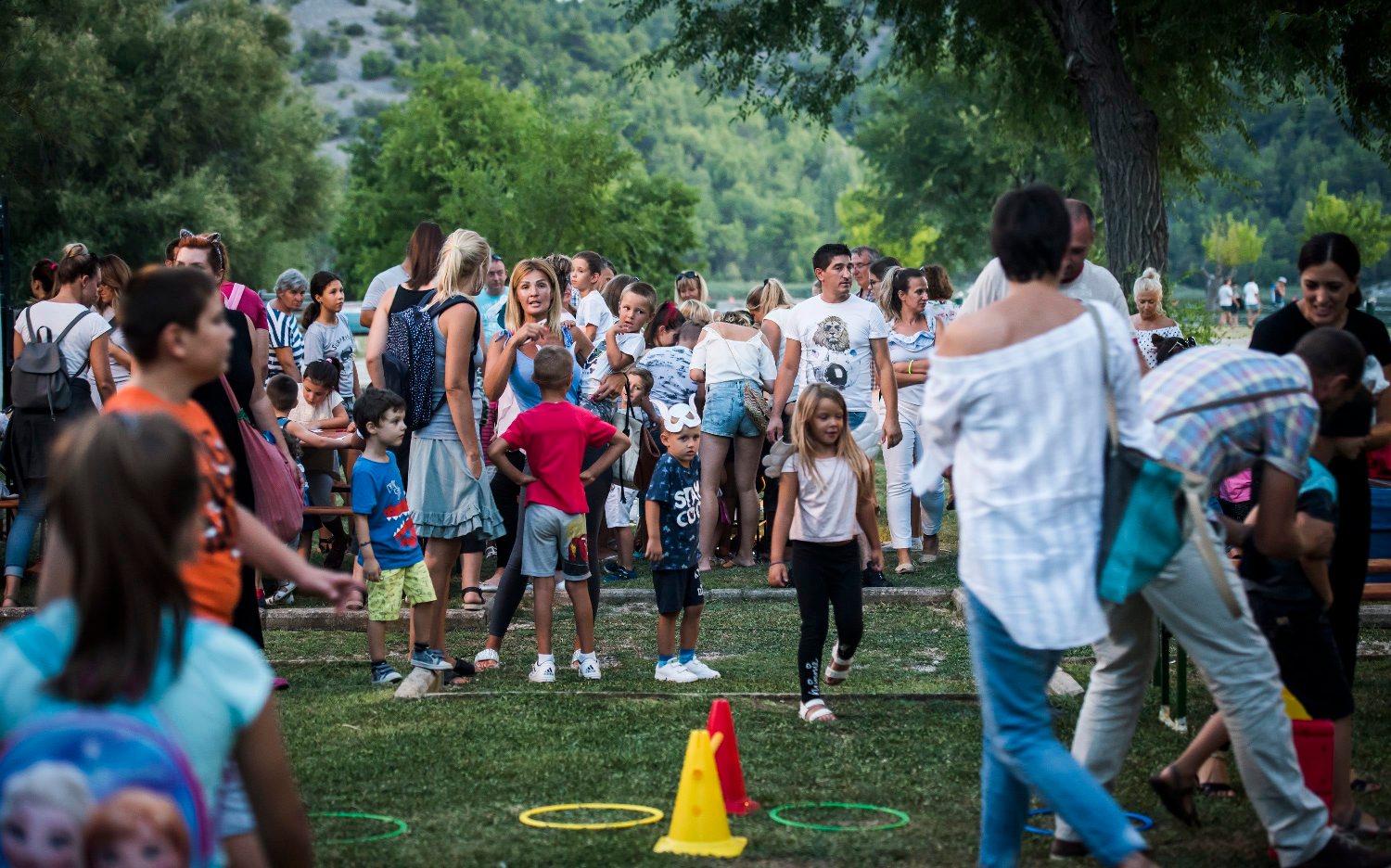 Birale bi lokacije gdje ima puno ljudi, upadale u gužvu i koristile nepažnju turista te im vješto krale novčanike uglavnom iz zatvorenih ruksaka