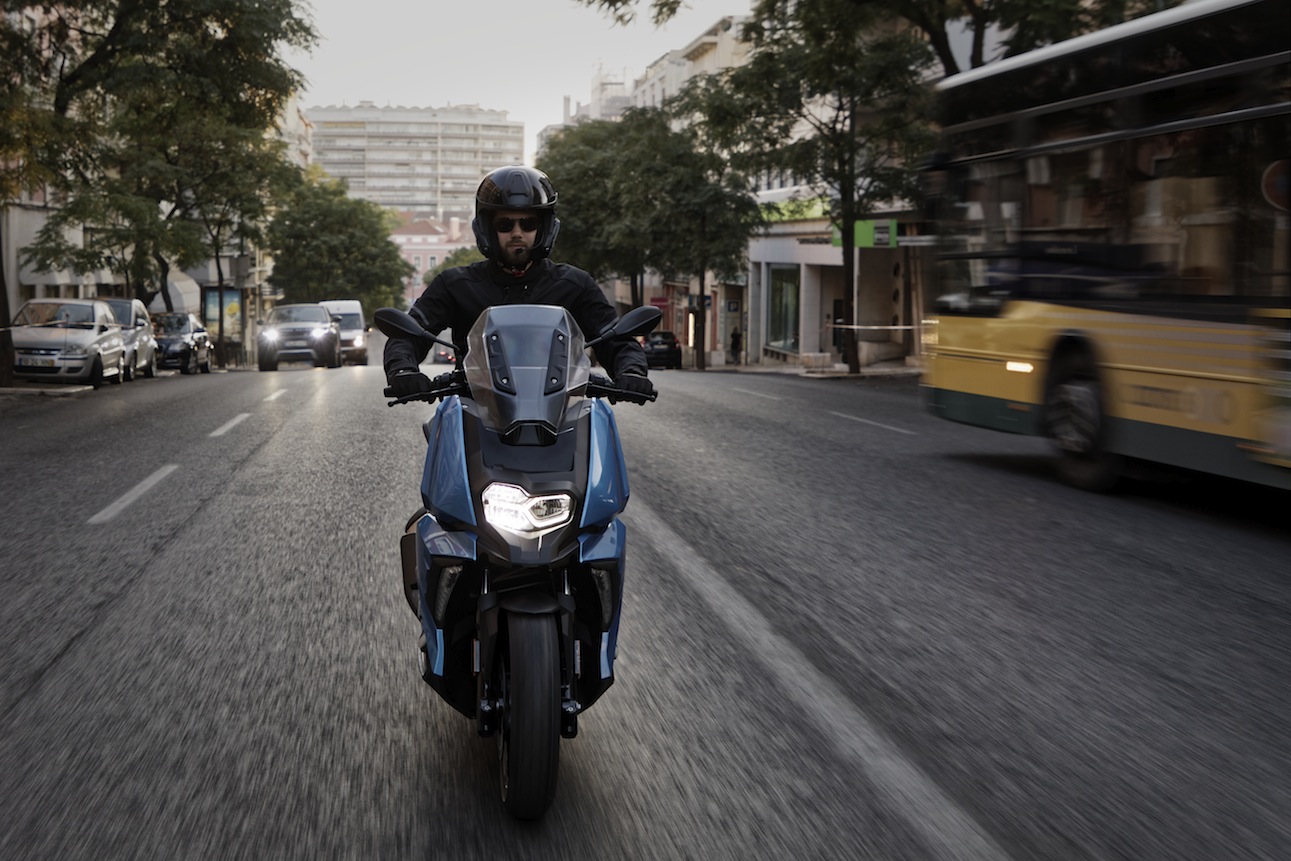 P90280368_highRes_bmw-c-400-x-11-2017