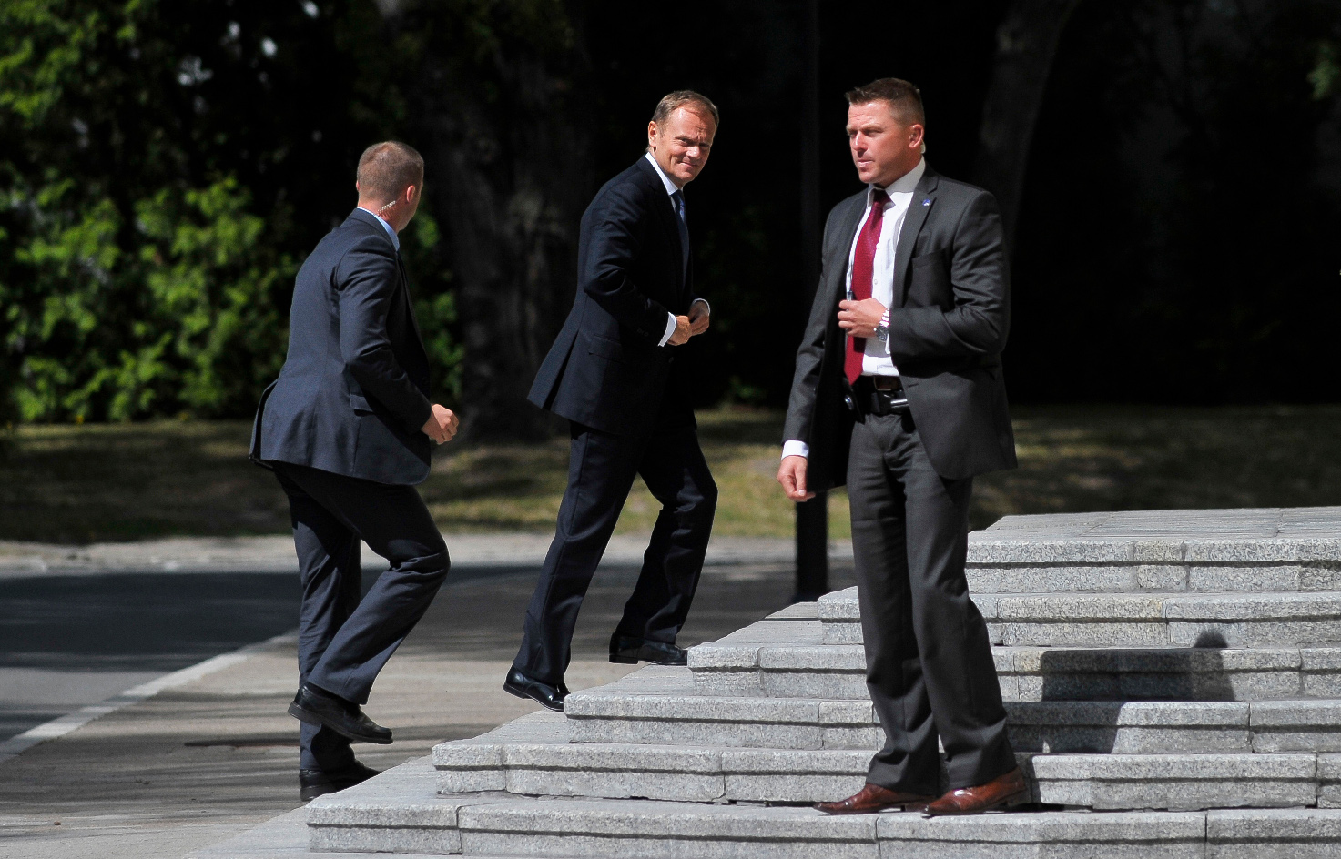 Poljski premijer Donald Tusk dolazi na sastanak s koalicijskim partnerima o političkoj situaciji nakon objave snimki iz skandala s prisluškivanjem.