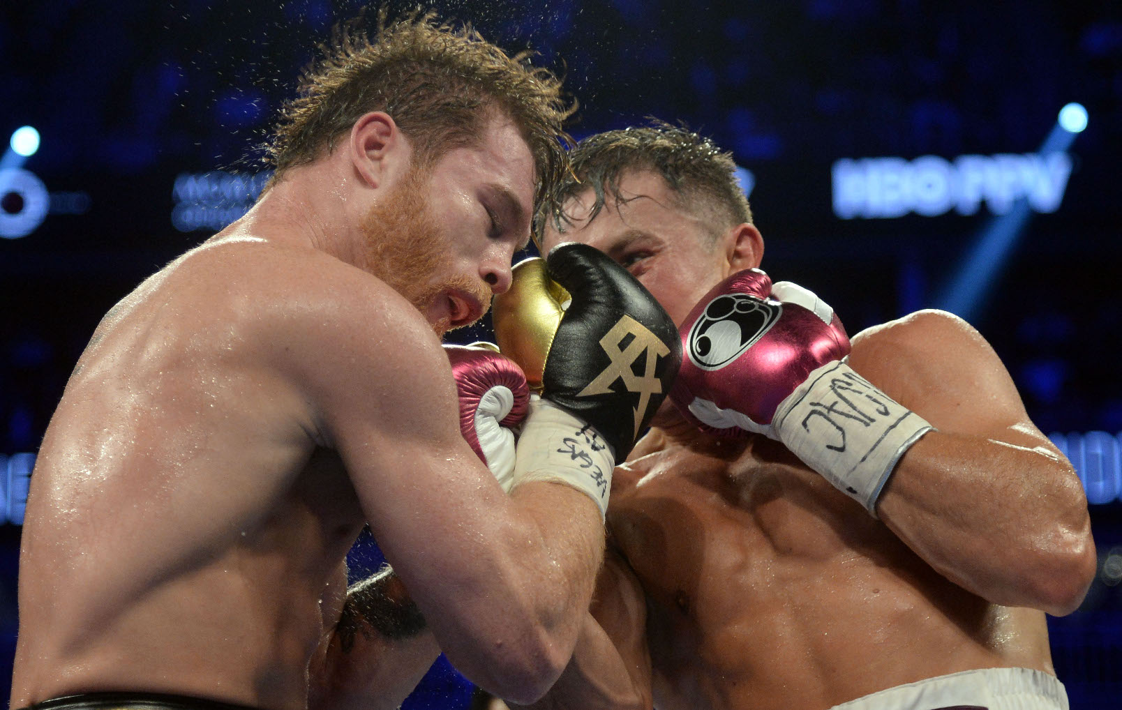 2018-09-16T052935Z_1966005004_NOCID_RTRMADP_3_BOXING-ALVAREZ-VS-GOLOVKIN-2