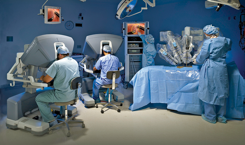 U sustavu Da Vinci tvrtke Intuitive Surgical roboti su razvijeni za obavljanje operativnih zahvata