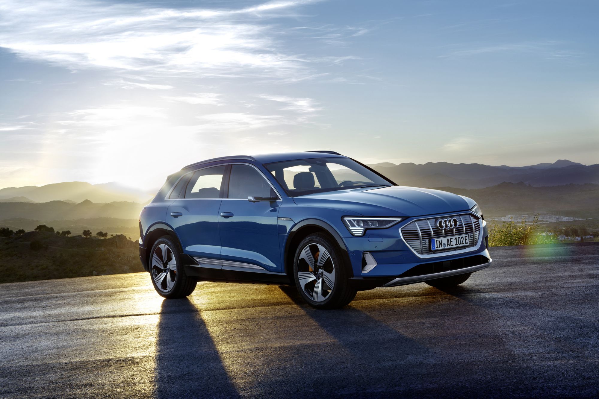 099b4898-audi-e-tron-suv-16