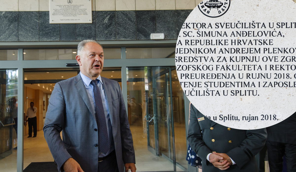 Rektor Anđelinović ispred ploče na kojoj je pogrešno ispisano njegovo prezime