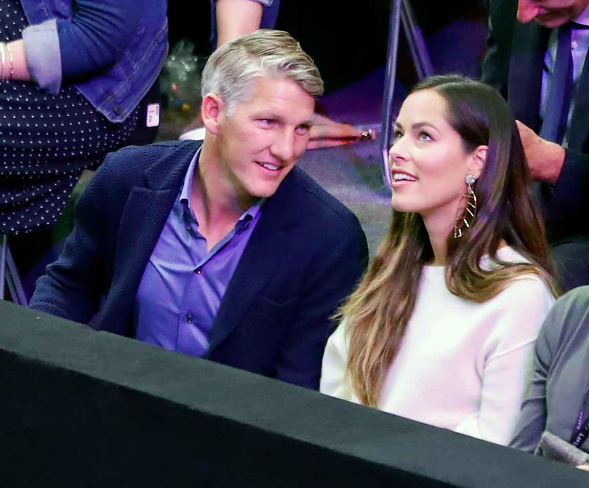 Bastian Schweinsteiger i njegova supruga na tribini