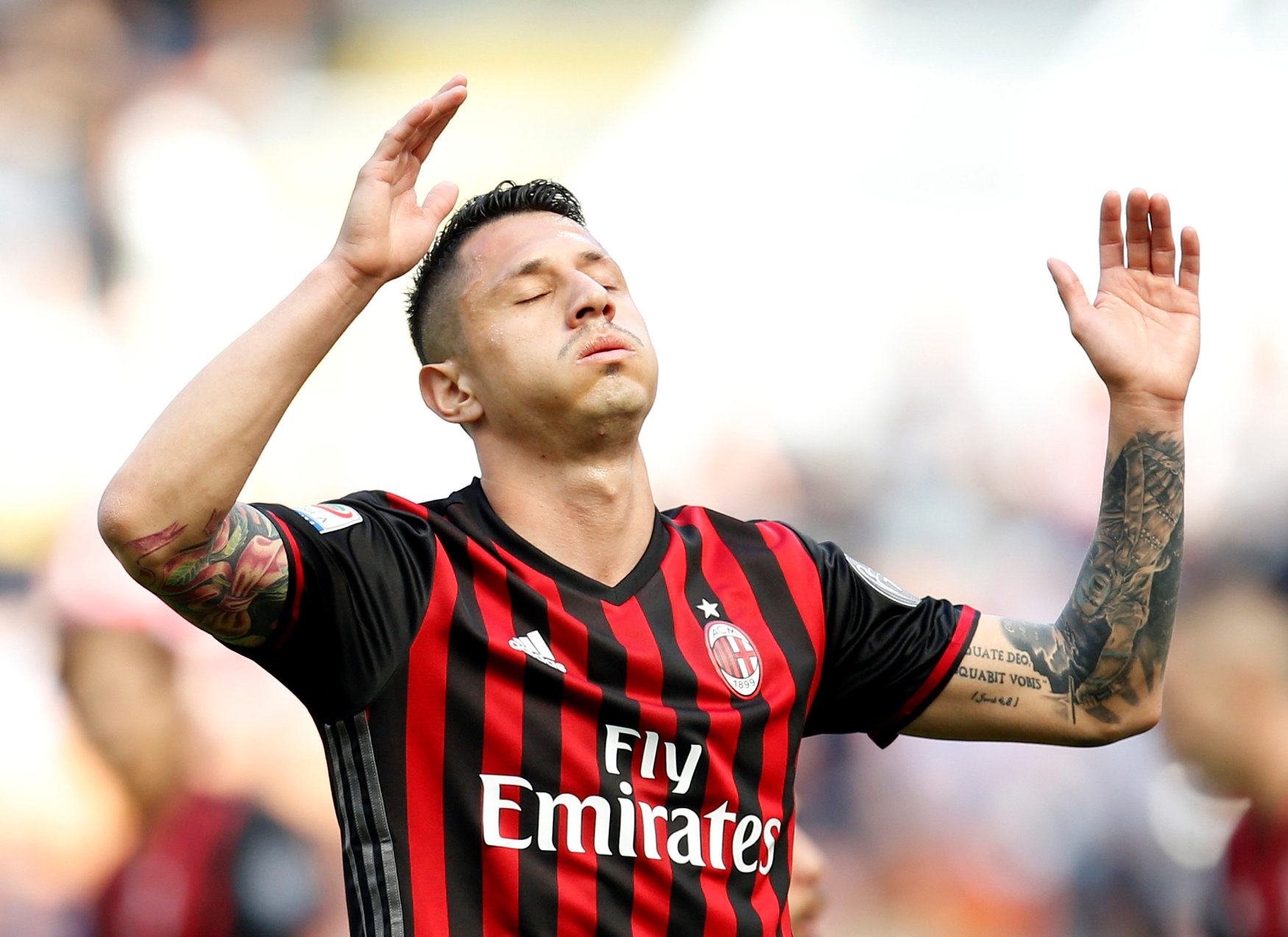 2017-04-23T140422Z_1770245788_RC134396B250_RTRMADP_3_SOCCER-ITALY