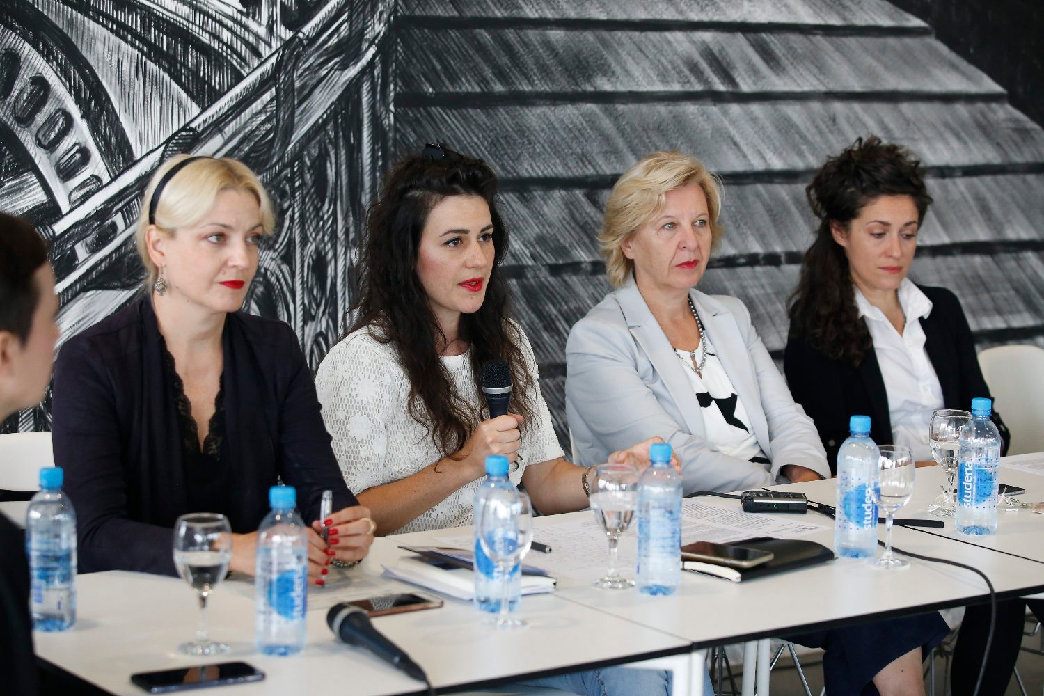 Na fotografiji: producentica festivala Paola Orlić, umjetnička direktorica festivala Marina Paulenka, ravnateljica MSU-a Snježana Pintarić, voditeljica projekata festivala Morana Matković