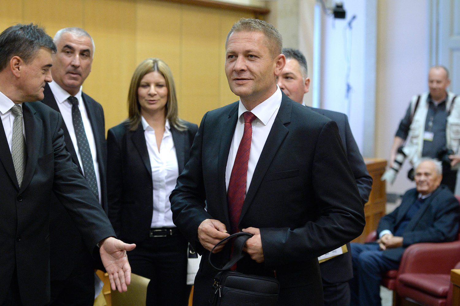 Ana-Marija Petin i Krešo Beljak snimljeni na konstituirajućoj sjednici Hrvatskog sabora