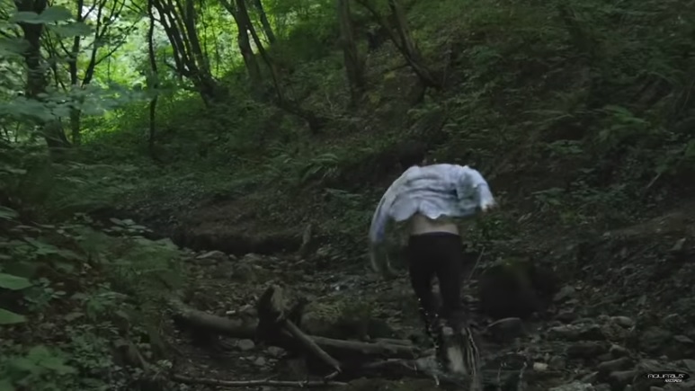 Isječak iz spota za pjesmu 