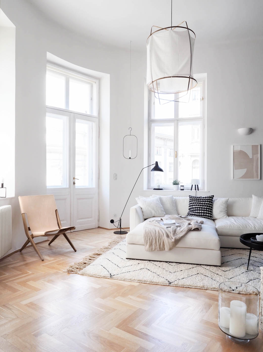 Tour A Modern Minimalist Apartment in Vienna (4)_1