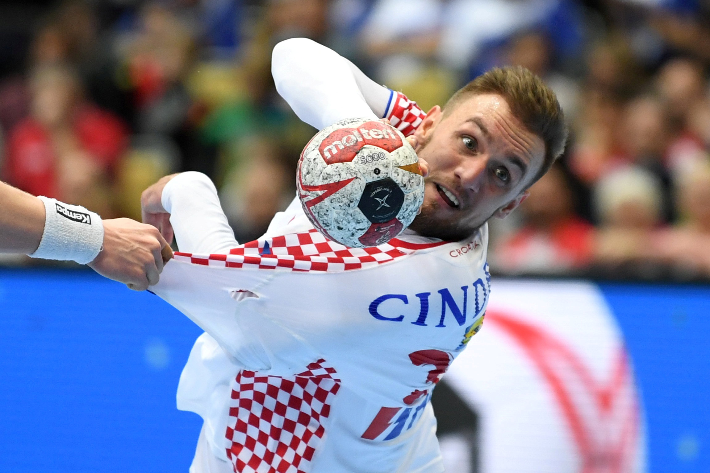 2019-01-11T214649Z_1389990405_RC131C59AEE0_RTRMADP_3_HANDBALL-WORLD