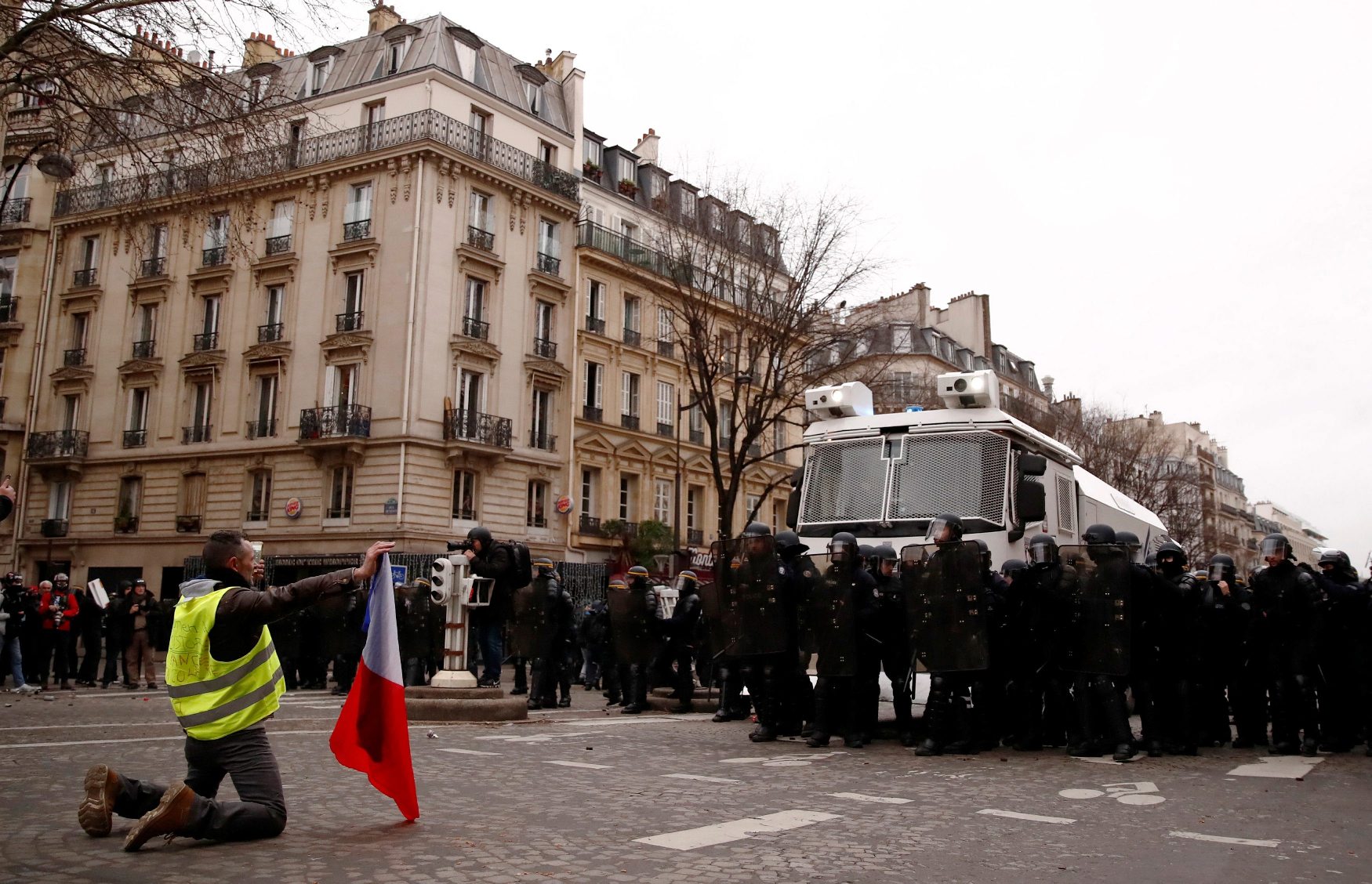 2019-01-12T164542Z_1379212550_RC19EC5E5B00_RTRMADP_3_FRANCE-PROTESTS