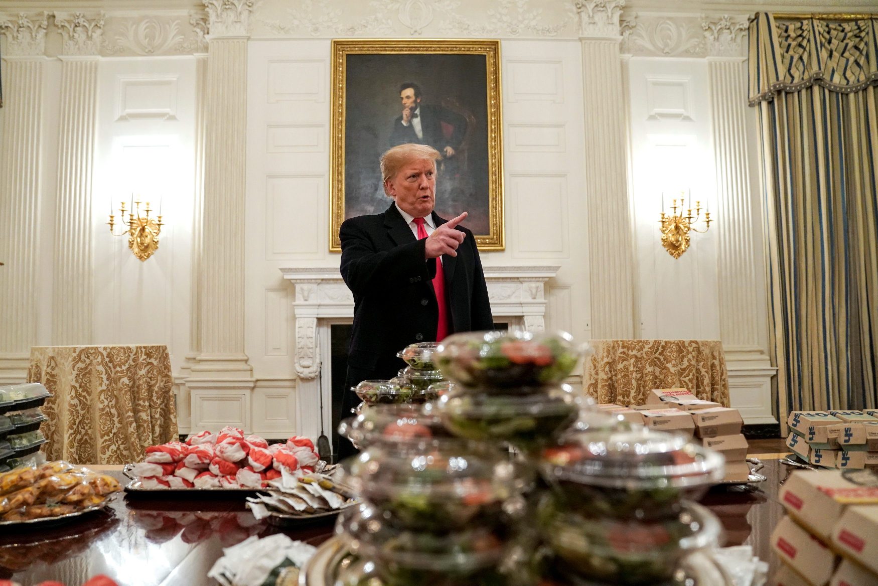 2019-01-15T022958Z_2001344912_RC11B26B89B0_RTRMADP_3_USA-SHUTDOWN-TRUMP-BURGERS