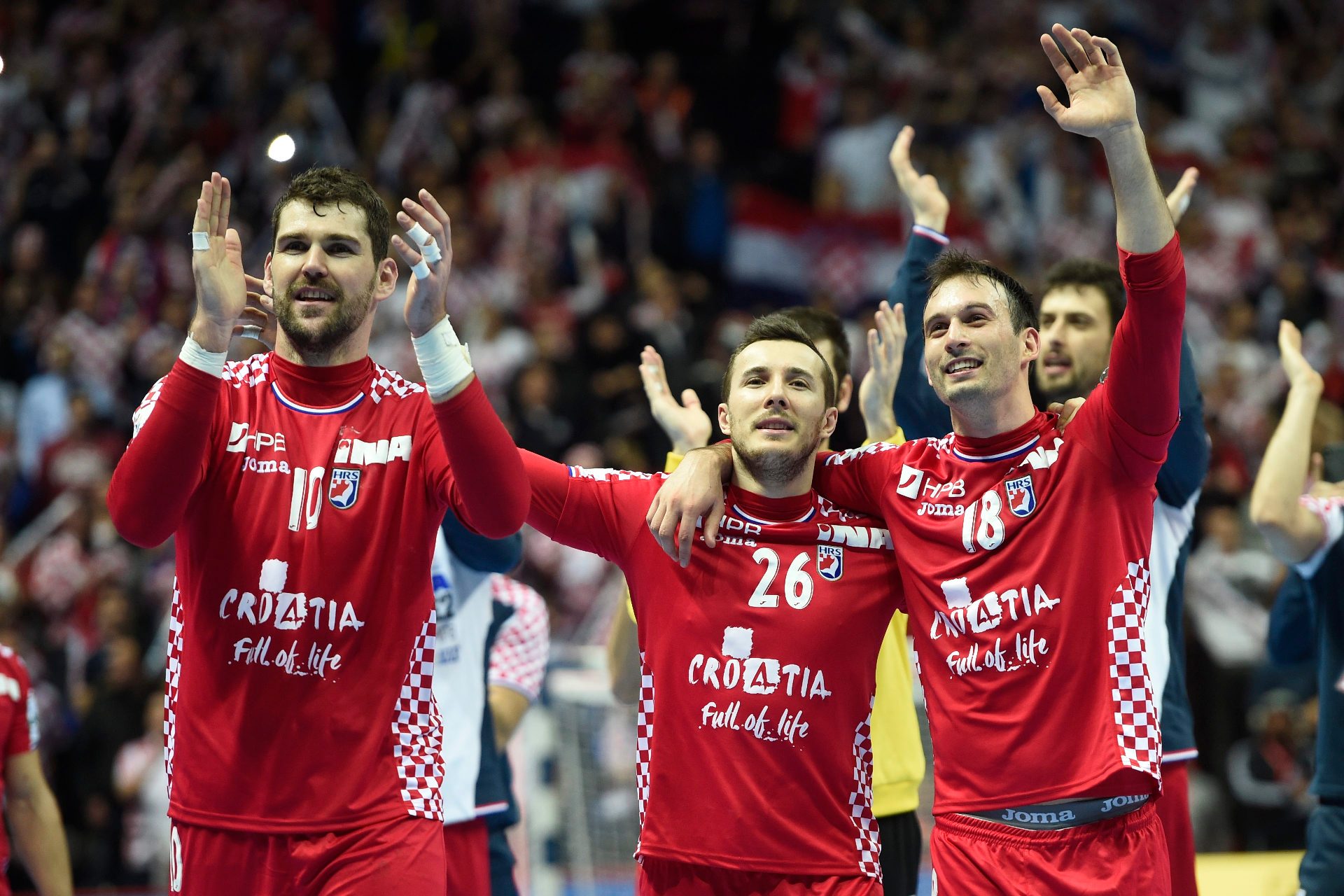 Manuel Štrlek (u sredini) s Gojunom i Karačićem