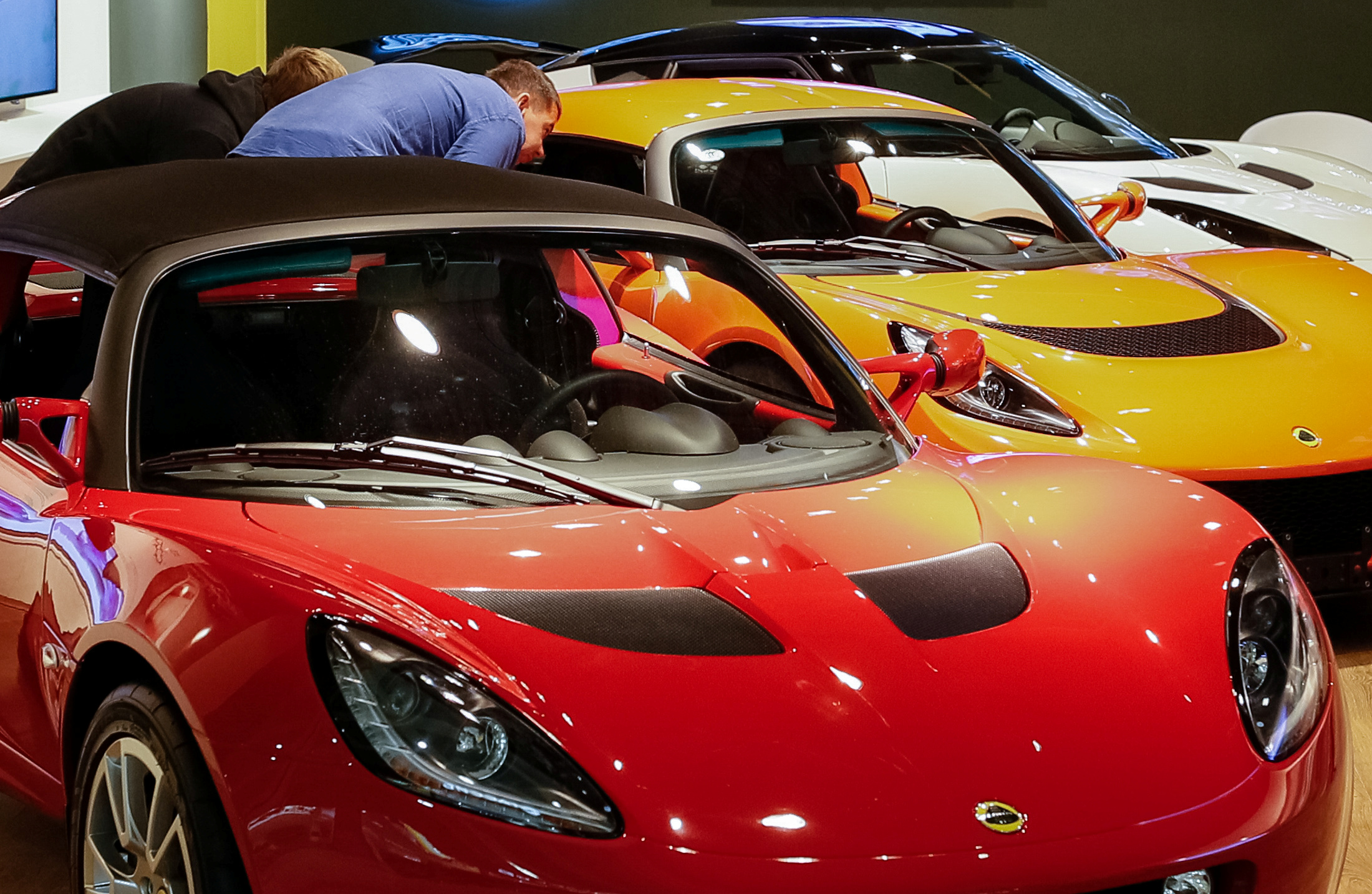 Lotus automobili