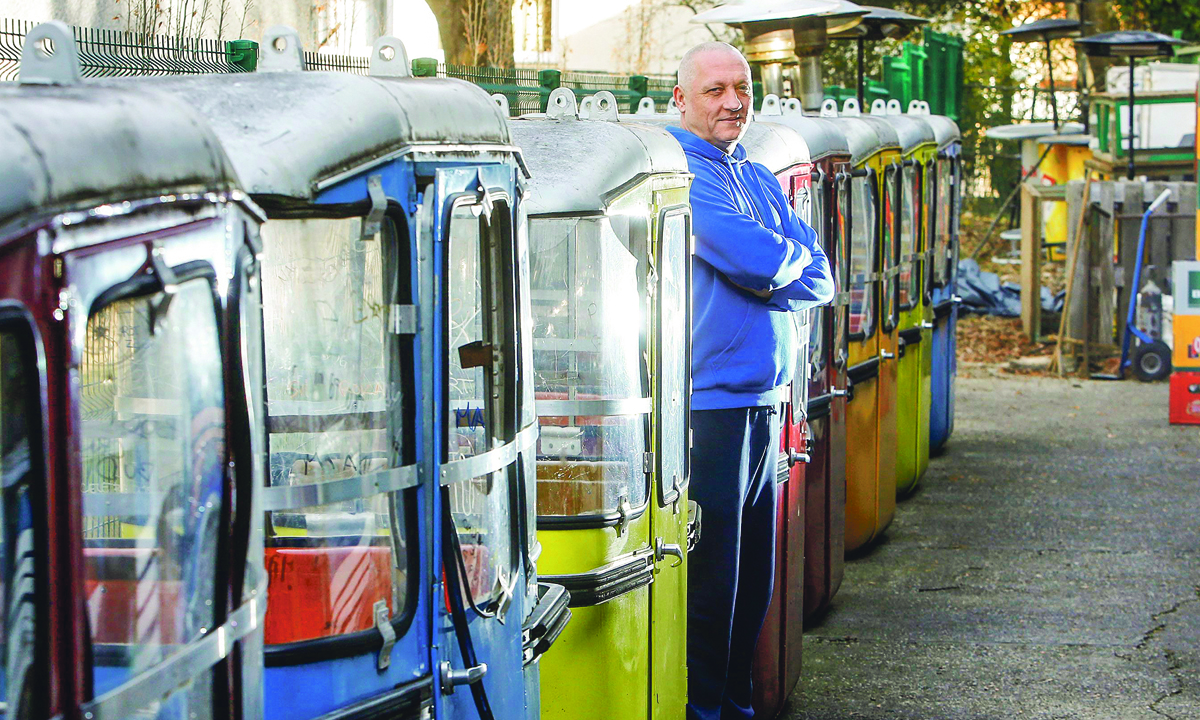 Glazbeni klub Jabuka čuva stare kabine sljemenske žičare. Na fotografiji: Voditelj kluba Stiv Viduka