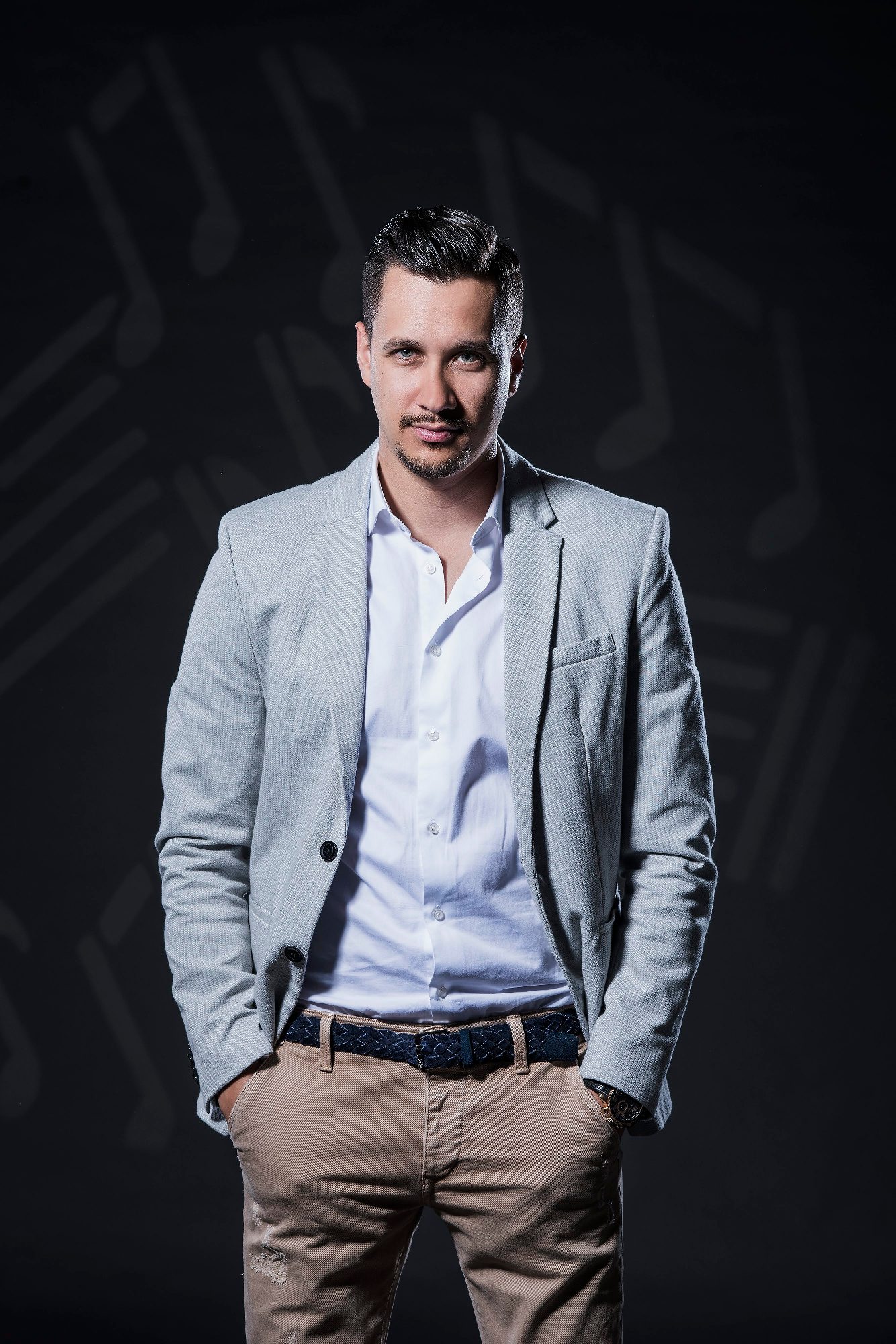 Glazbenik je pravi modni klasičar, a slobodno vrijeme najradije provodi u trapericama i bijeloj majici.