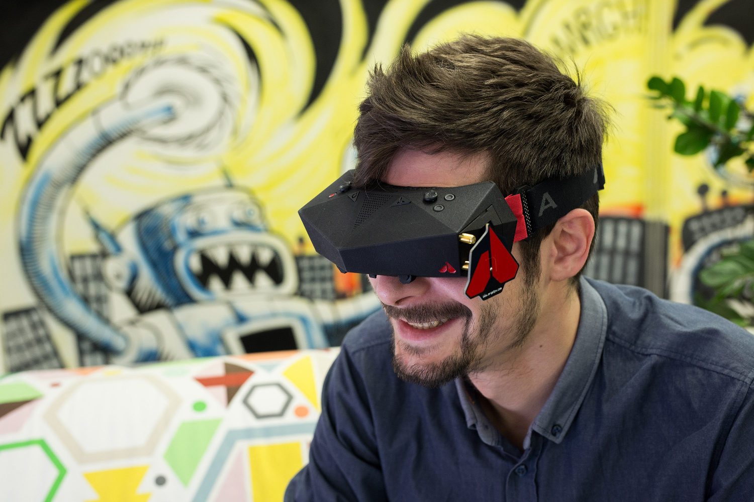 Ivan Jelušić (na slici), Srđan Kovačević i Vlatko Matijević partneri i suosnivači tvrtke Orqa svoj su proizvod (naočale za upravljanje dronovima) nedavno prezentirali investitorima na prestižnom sajmu elektronike u Las Vegasu