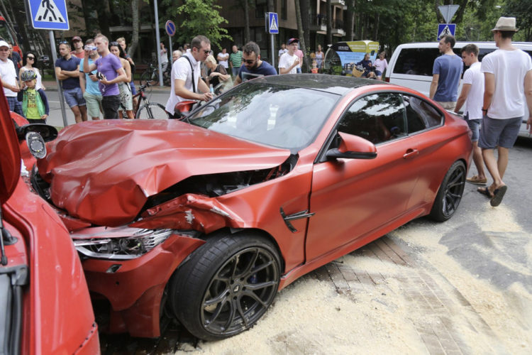 m4-ferrari-crash1-750x500
