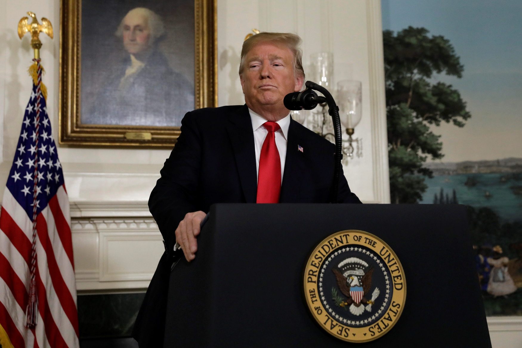 2019-01-19T213440Z_1972420944_RC1EBDD812F0_RTRMADP_3_USA-SHUTDOWN