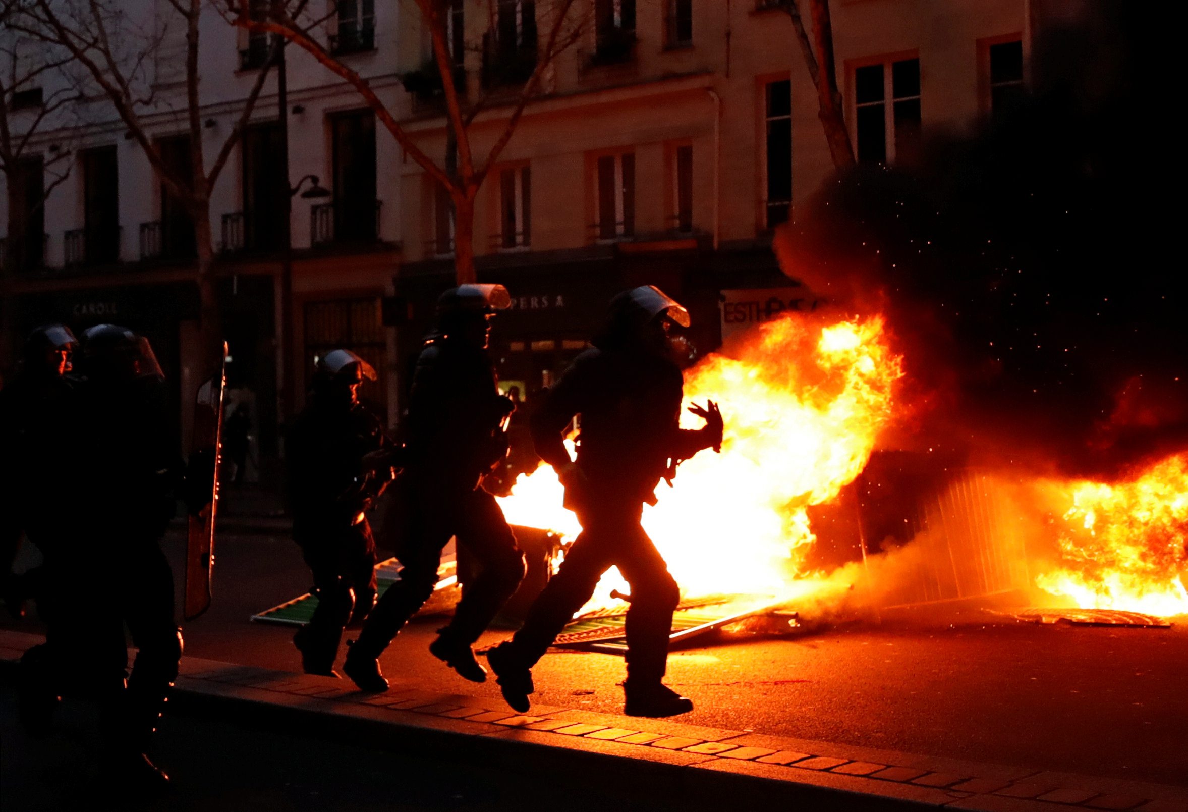 2019-01-05T161829Z_1204017402_RC15CA557740_RTRMADP_3_FRANCE-PROTESTS