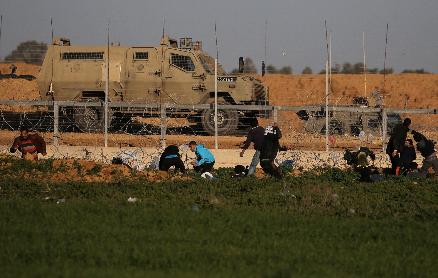 2019-01-04T134809Z_1108406609_RC1E4FC24FF0_RTRMADP_3_ISRAEL-PALESTINIANS-PROTESTS