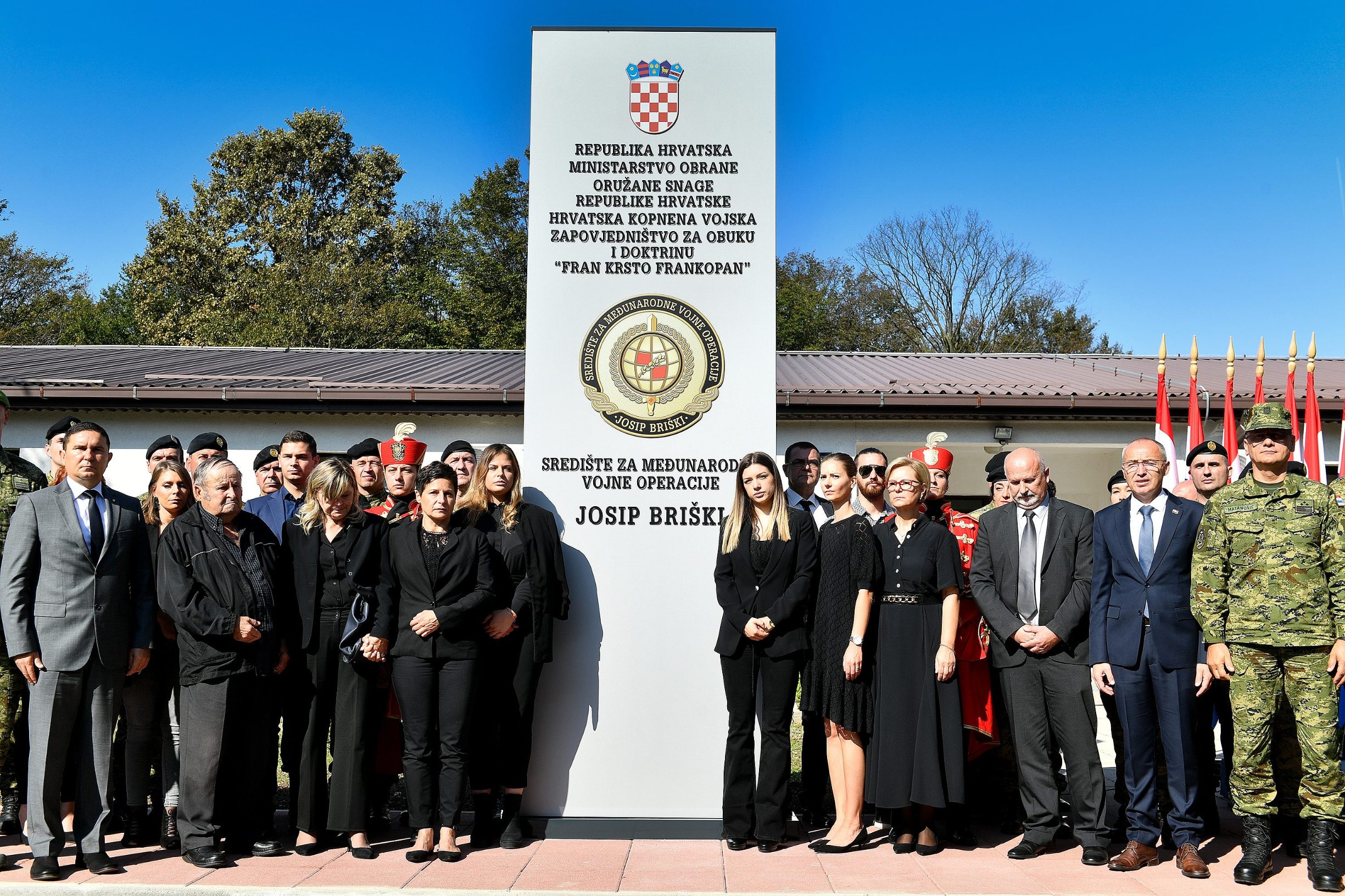Grupna fotografija s obitelji Josipa Briškog