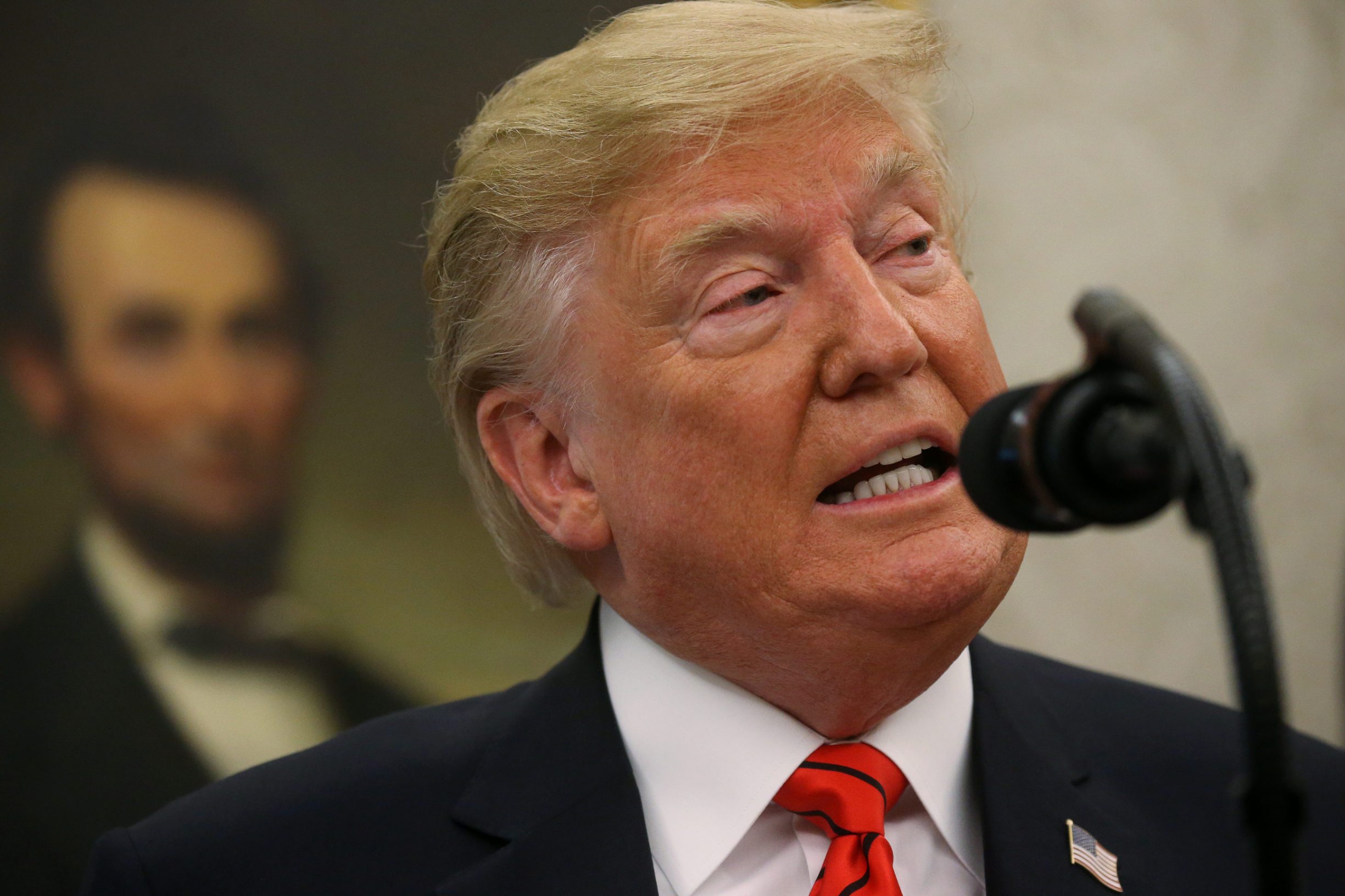 2019-09-30T183841Z_1667968173_RC128CAE76B0_RTRMADP_3_USA-TRUMP-WHISTLEBLOWER