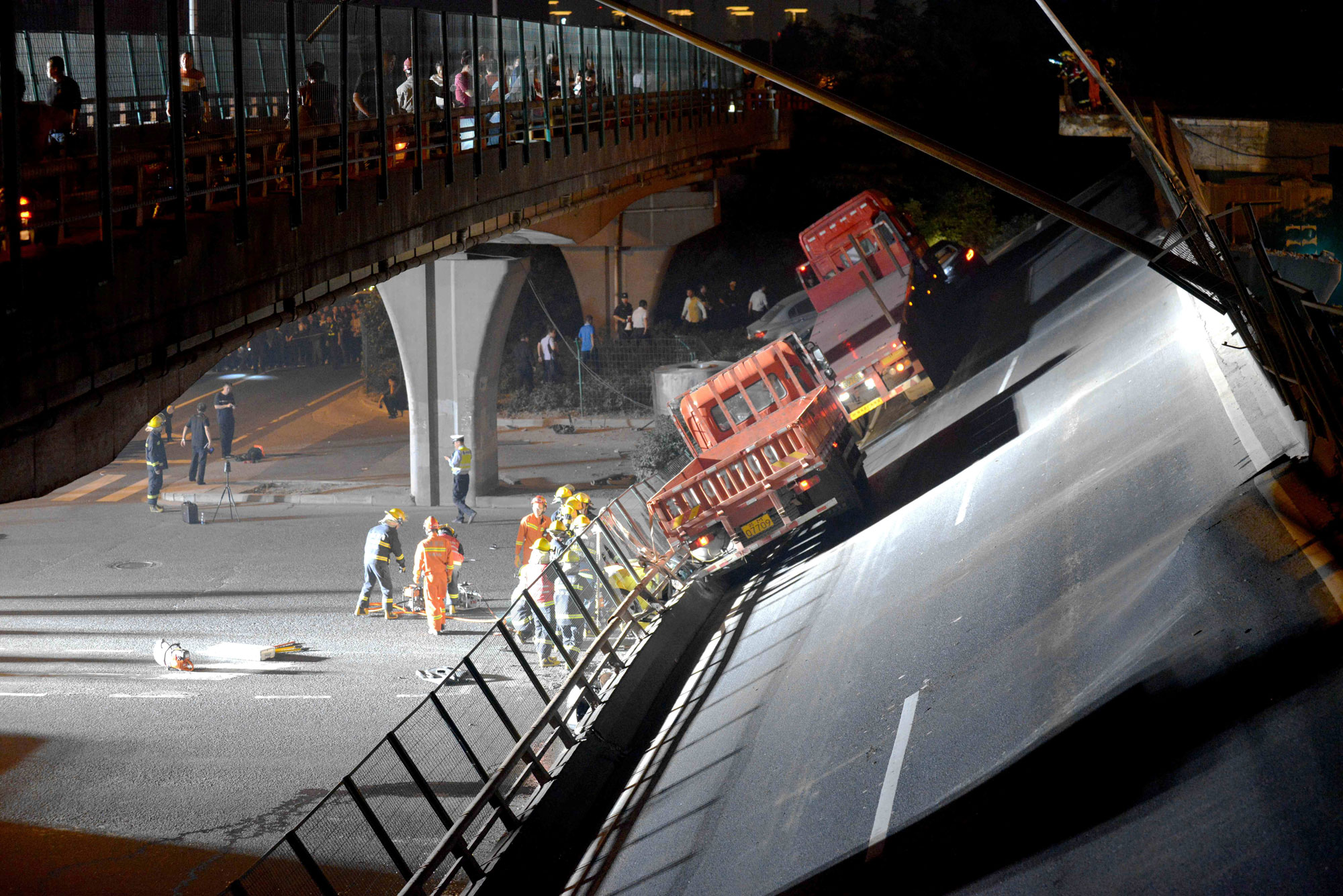 2019-10-11T052345Z_968545989_RC11B8E42760_RTRMADP_3_CHINA-BRIDGE-COLLAPSE_1