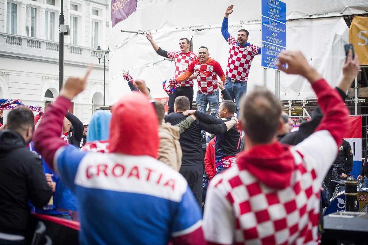 cardiff_navijaci30'-131019