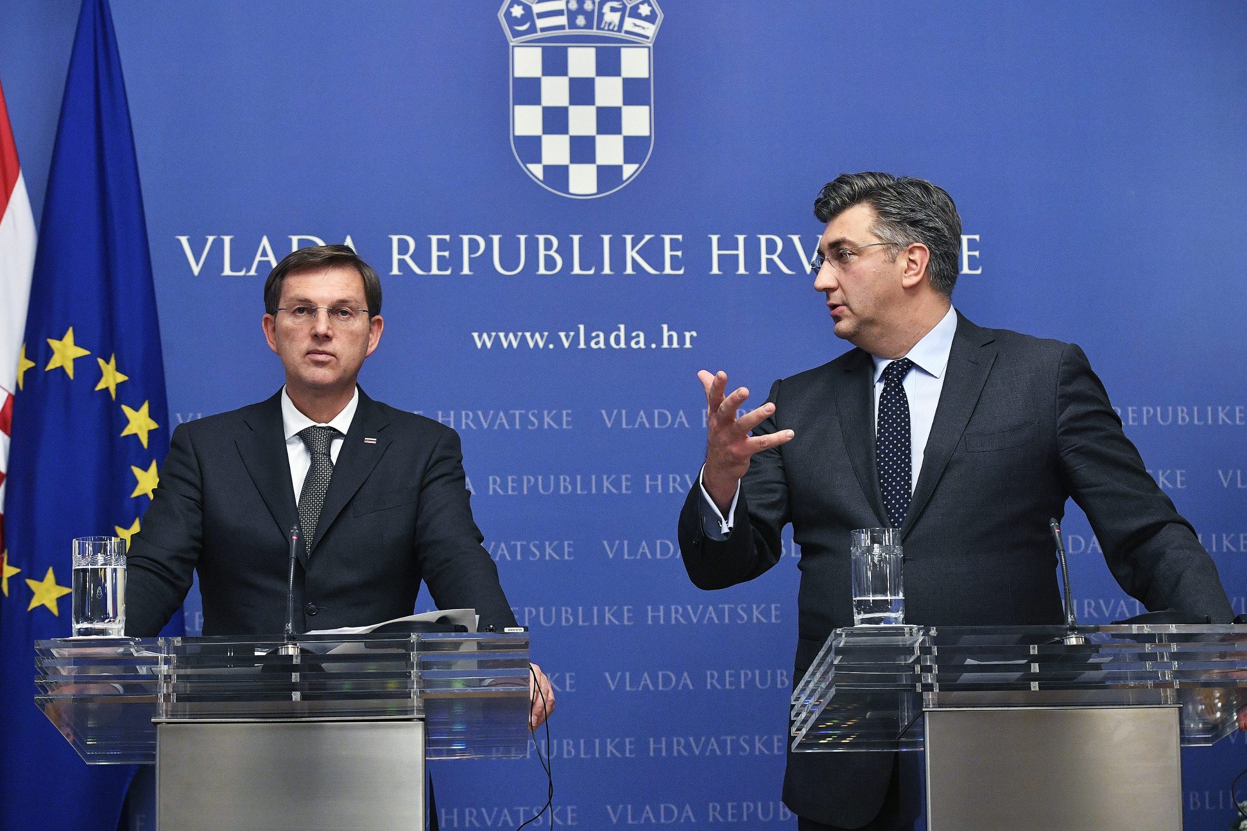 Miro Cerar, sadašnji ministar vanjskih poslova, kao premijer je podigao tužbu protiv Hrvatske. Na slici s hrvatskim premijerom Andrejem Plenkovićem 