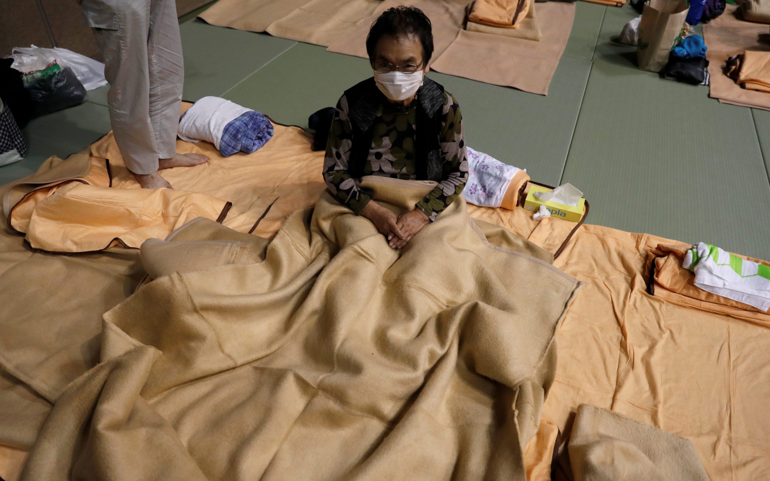 Ljudi u skloništu zbog tajfuna