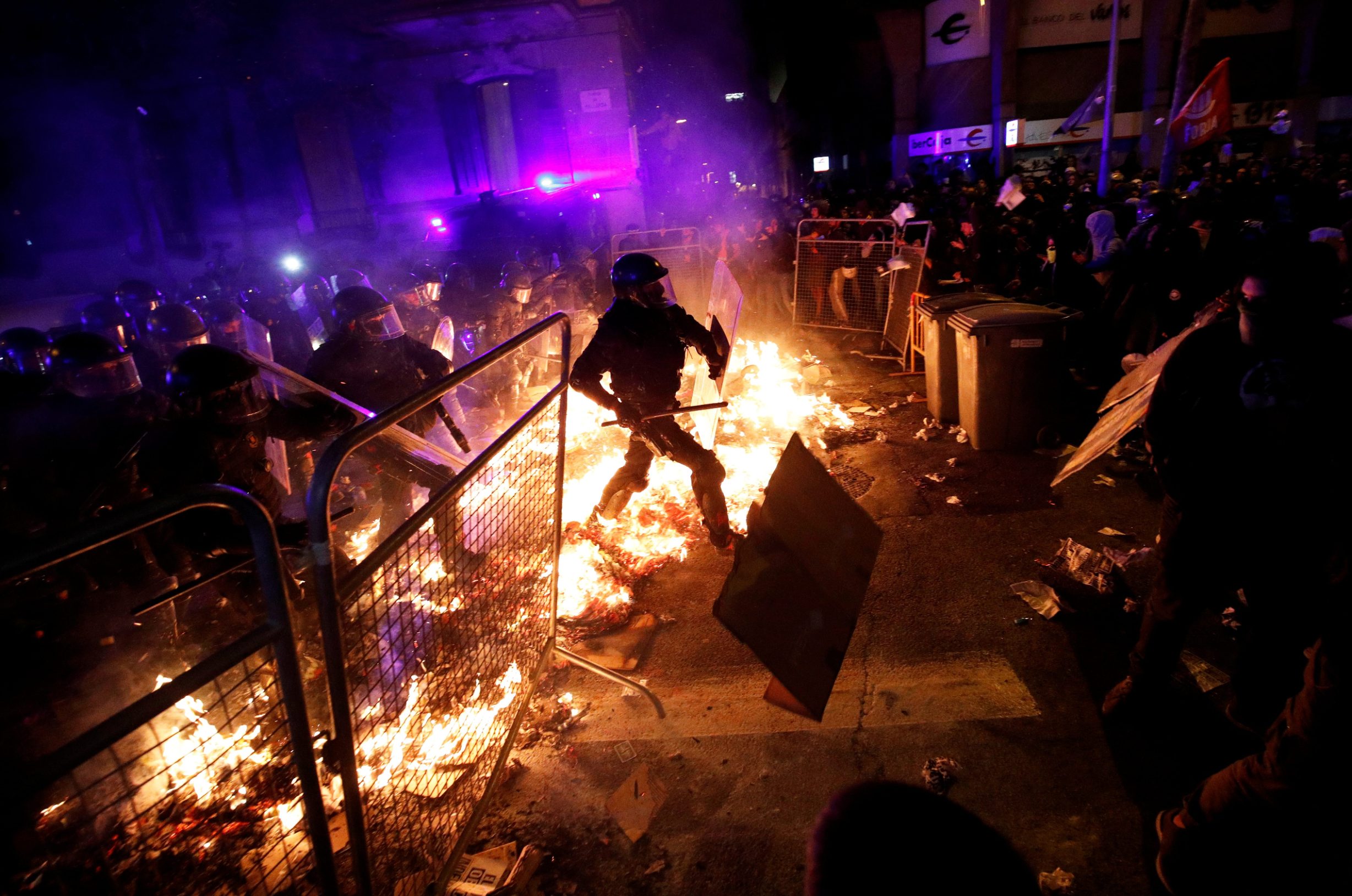 2019-10-15T000000Z_1191435678_RC16C1BBA4A0_RTRMADP_3_SPAIN-POLITICS-CATALONIA-PROTEST