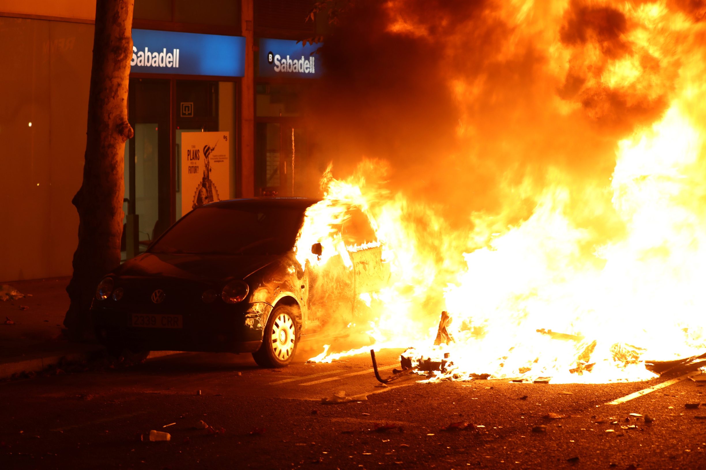 2019-10-16T222913Z_324252447_RC1DDB743A40_RTRMADP_3_SPAIN-POLITICS-CATALONIA-PROTEST