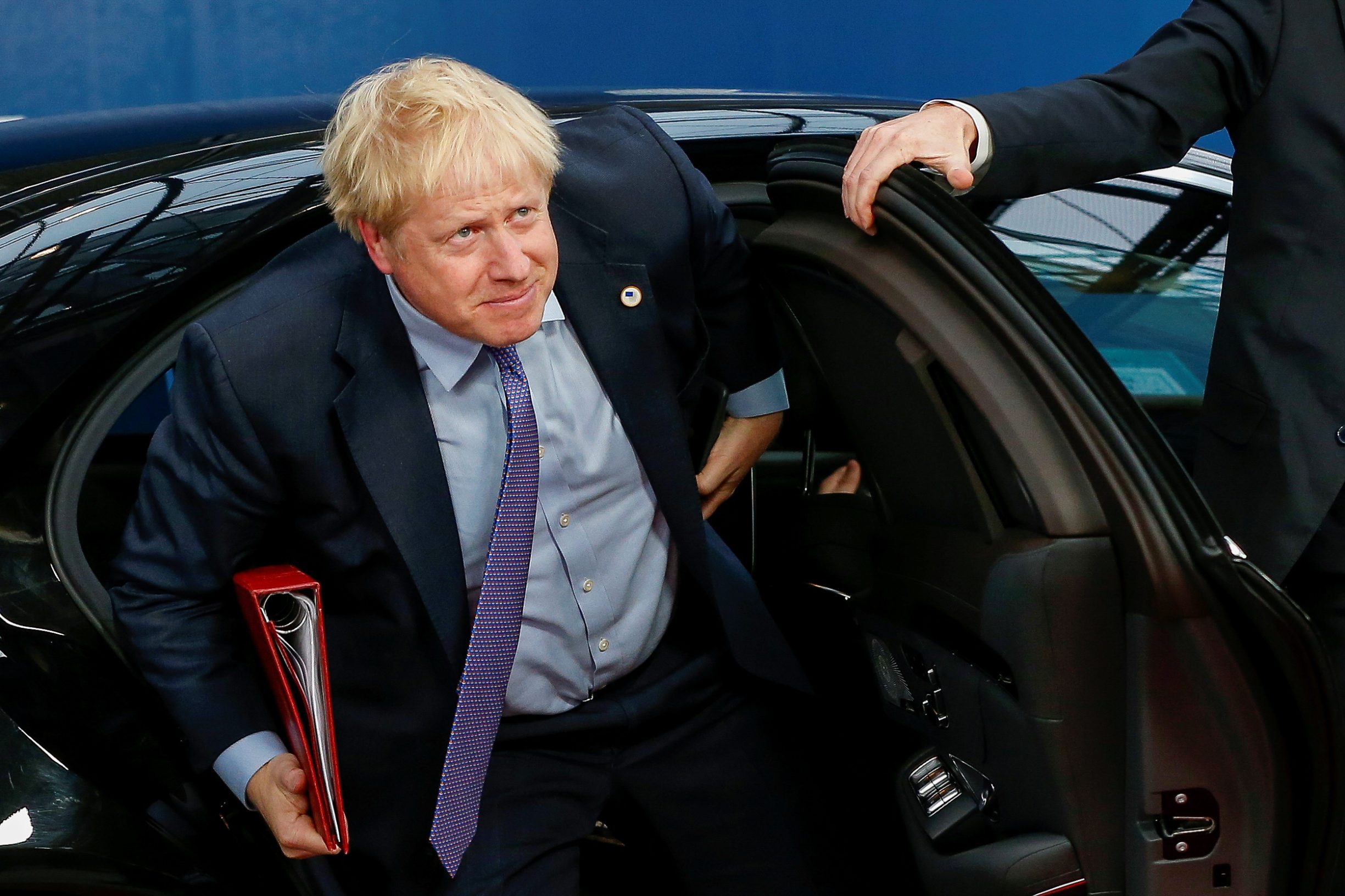 Britanskom premijeru na kocki je sve; sutra može postati Winstonom Churchillom modernoga doba, ili samo još jednim britanskim premijerom koji je do ključnog trenutka znao samo blefirati