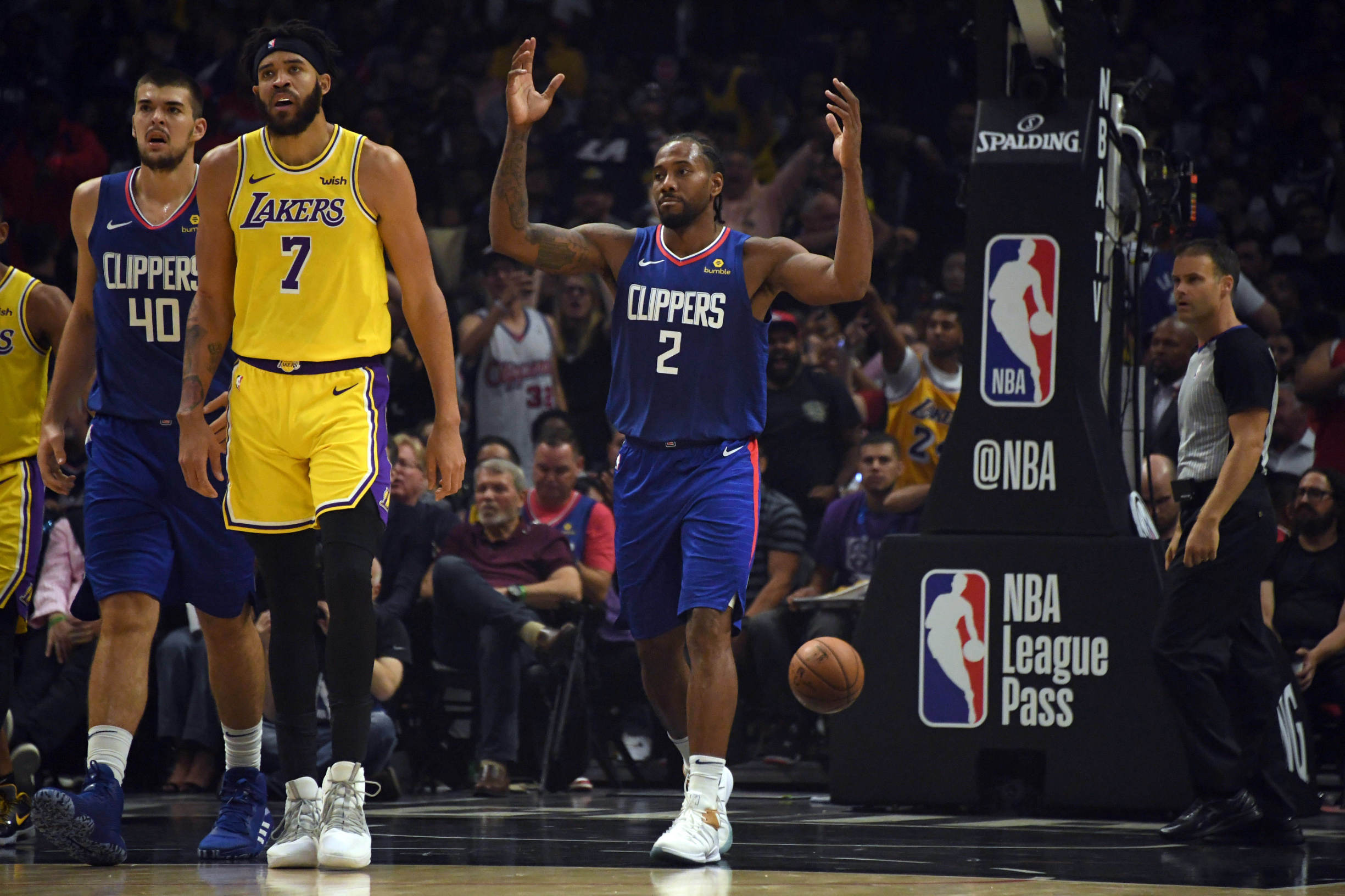 2019-10-23T054014Z_1634239225_NOCID_RTRMADP_3_NBA-LOS-ANGELES-LAKERS-AT-LOS-ANGELES-CLIPPERS