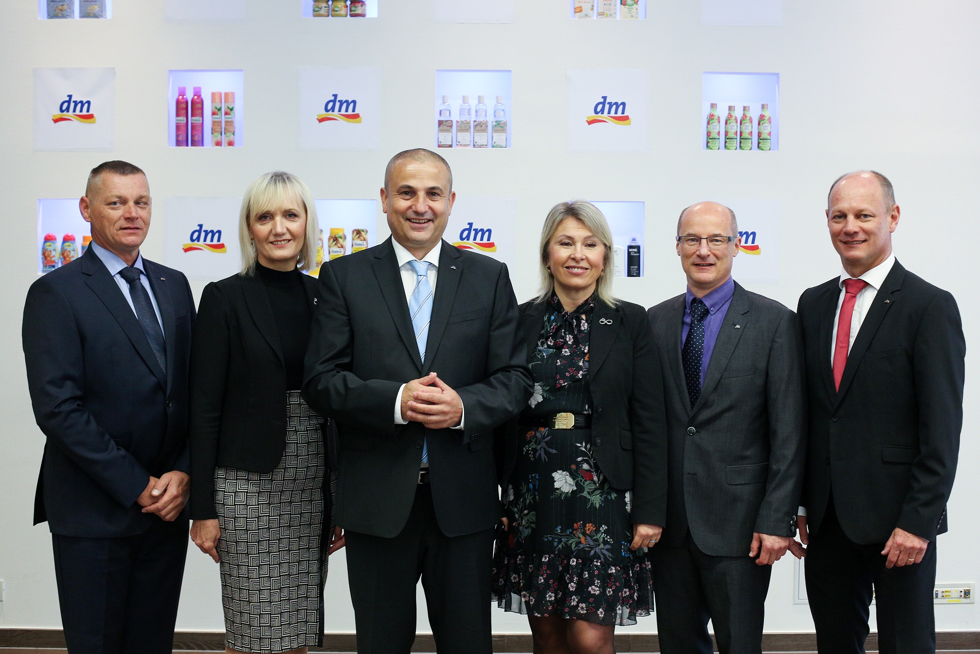 Članovi Uprave dm-a istaknuli su kako je ključ uspjeha briga o zaposlenicima, jer zadovoljan zaposlenik znači i zadovoljan kupac.