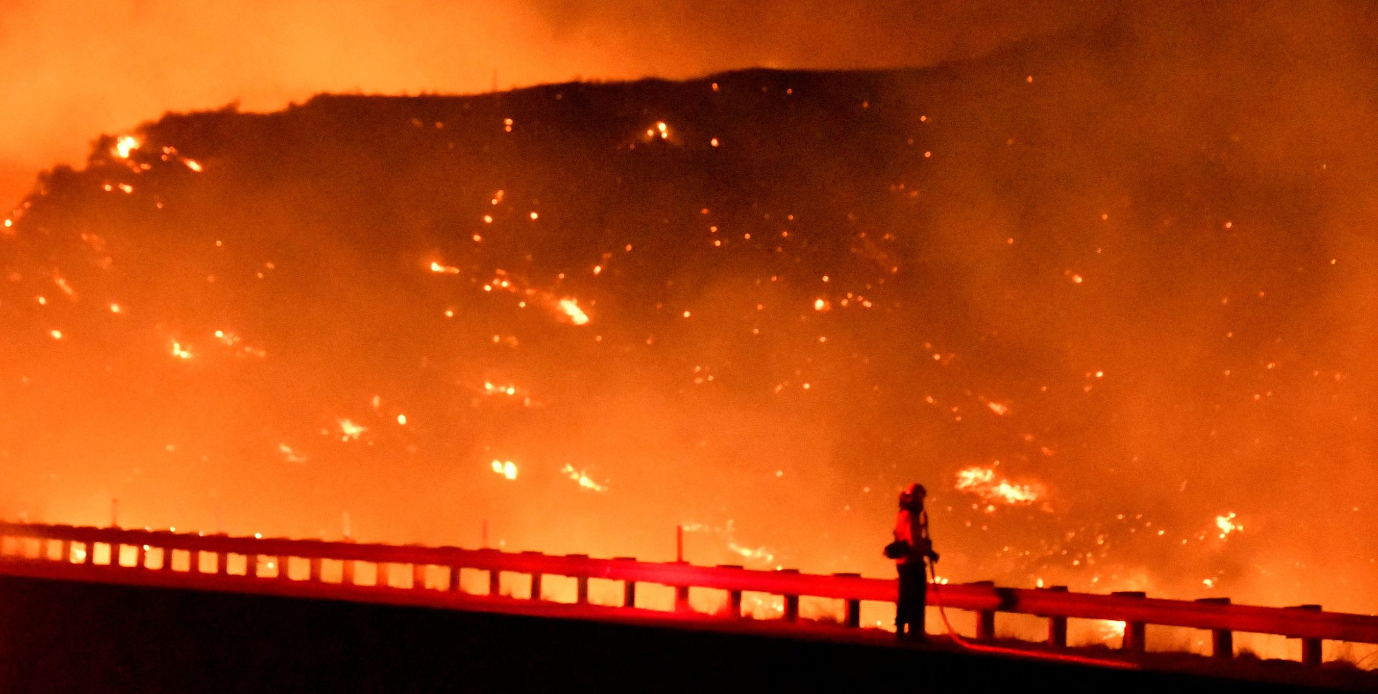 2019-10-25T155347Z_1900253745_RC17B9B49AA0_RTRMADP_3_CALIFORNIA-WILDFIRE