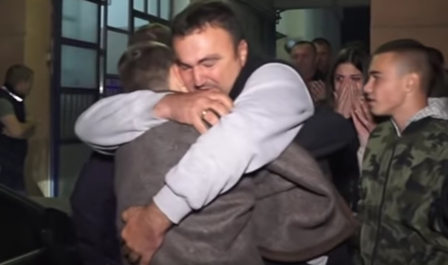 Petar Mitrović s obitelji