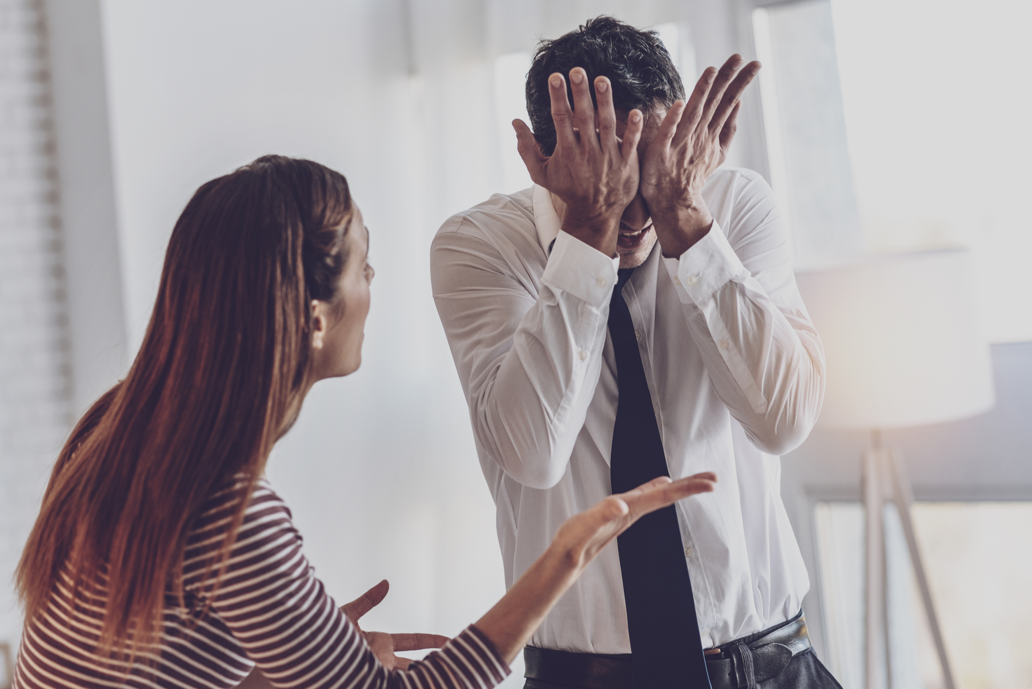 Postoji razlika između 'glup si' i 'to što si učinio je glupo'...