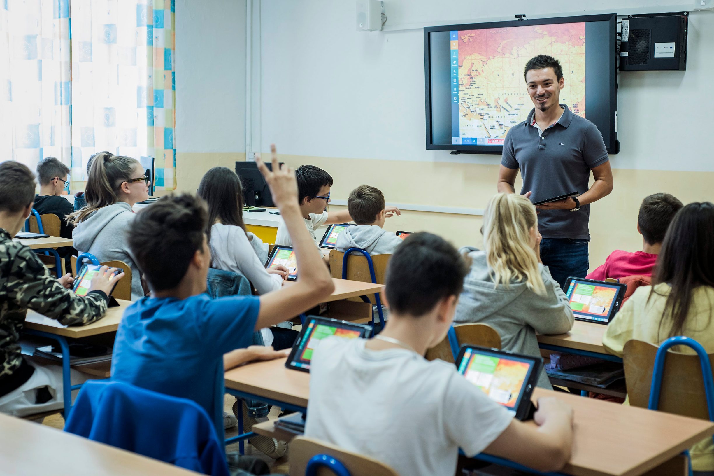 Učenici osnovne škole na nastavi