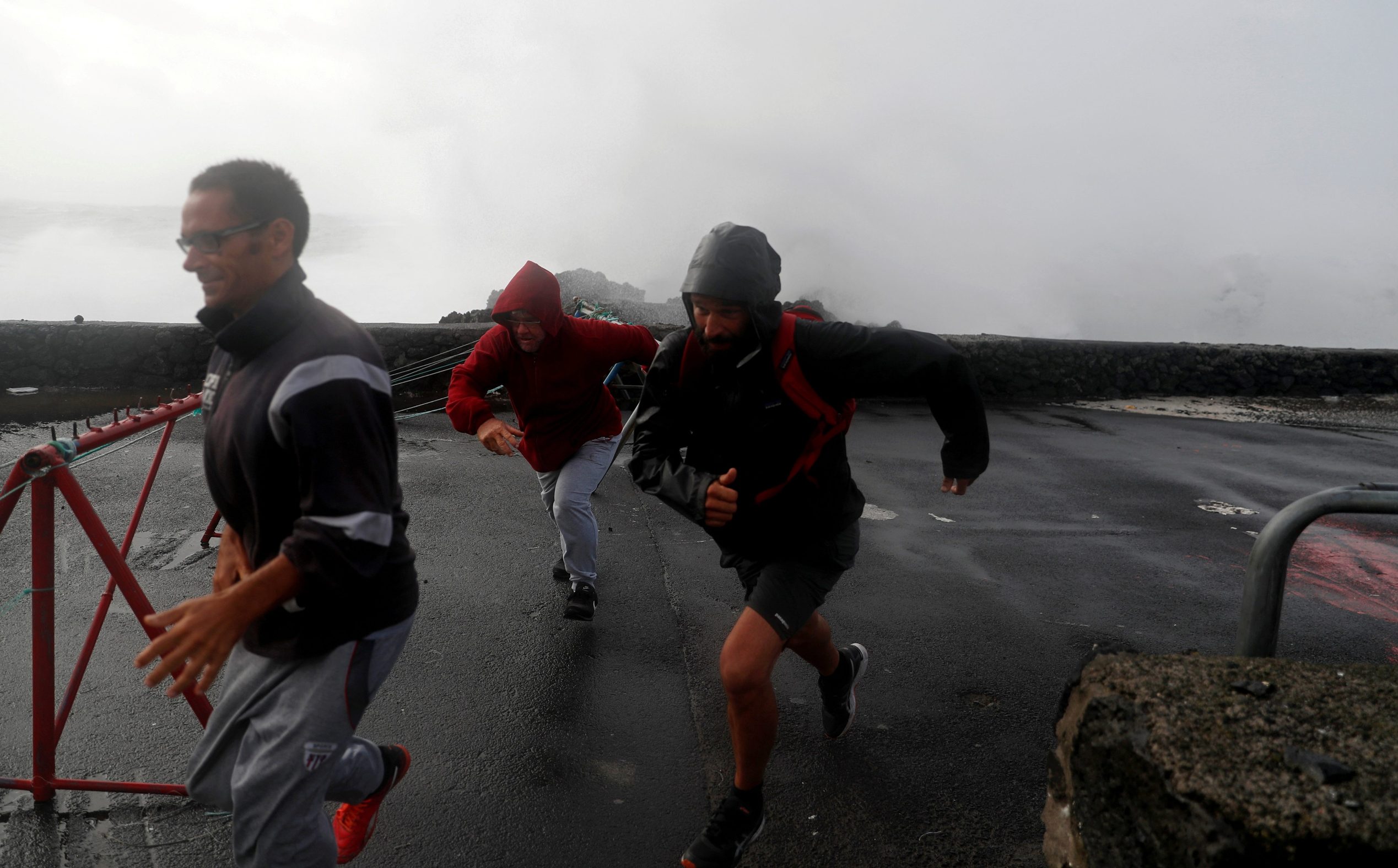 2019-10-02T000000Z_235865776_RC11698F5A70_RTRMADP_3_STORM-LORENZO-AZORES