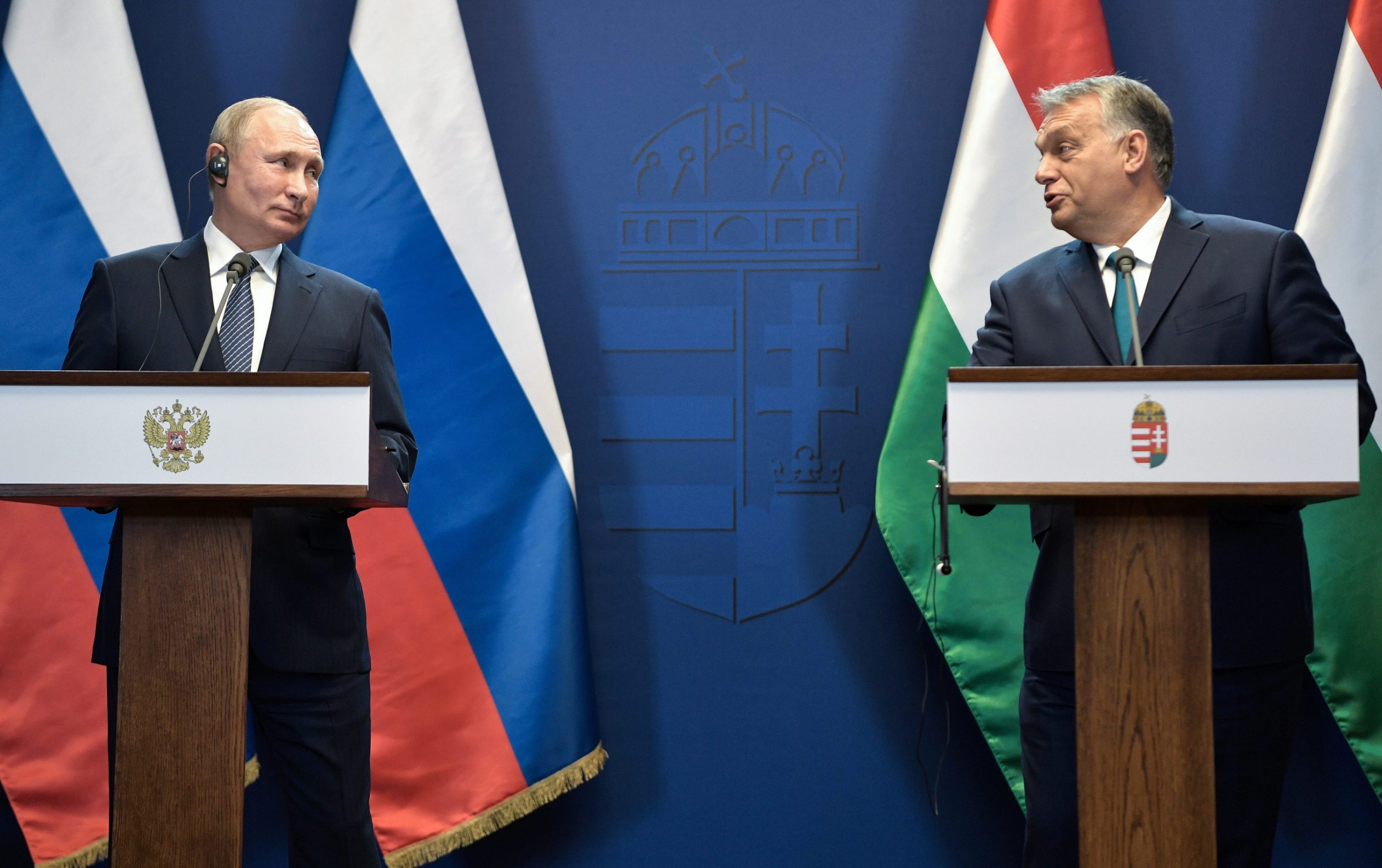 2019-10-30T194911Z_1304793114_RC194EAC22A0_RTRMADP_3_RUSSIA-HUNGARY-PUTIN