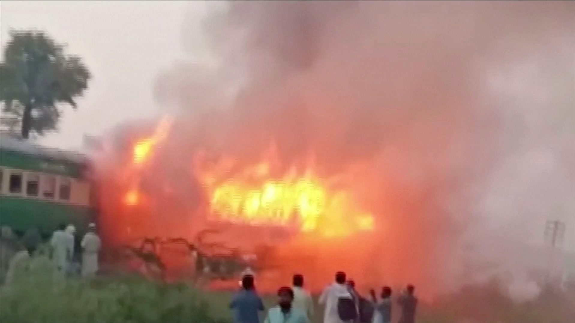 2019-10-31T055834Z_357996163_RC19C0278E50_RTRMADP_3_PAKISTAN-FIRE